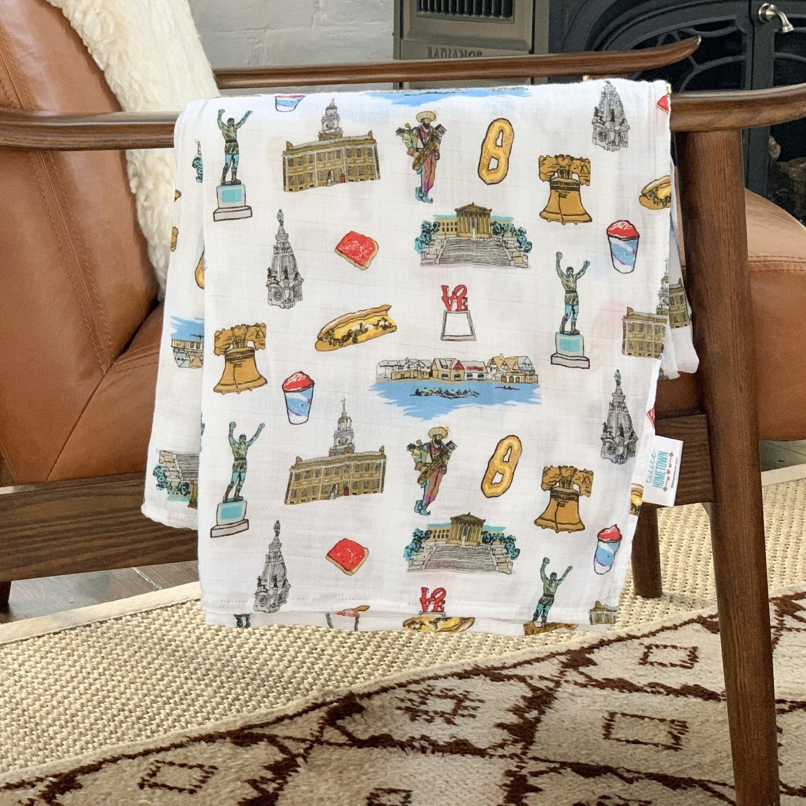 Conjunto de regalo: manta de muselina para envolver al bebé y paño eructador/babero combinados de Philadelphia Baby
