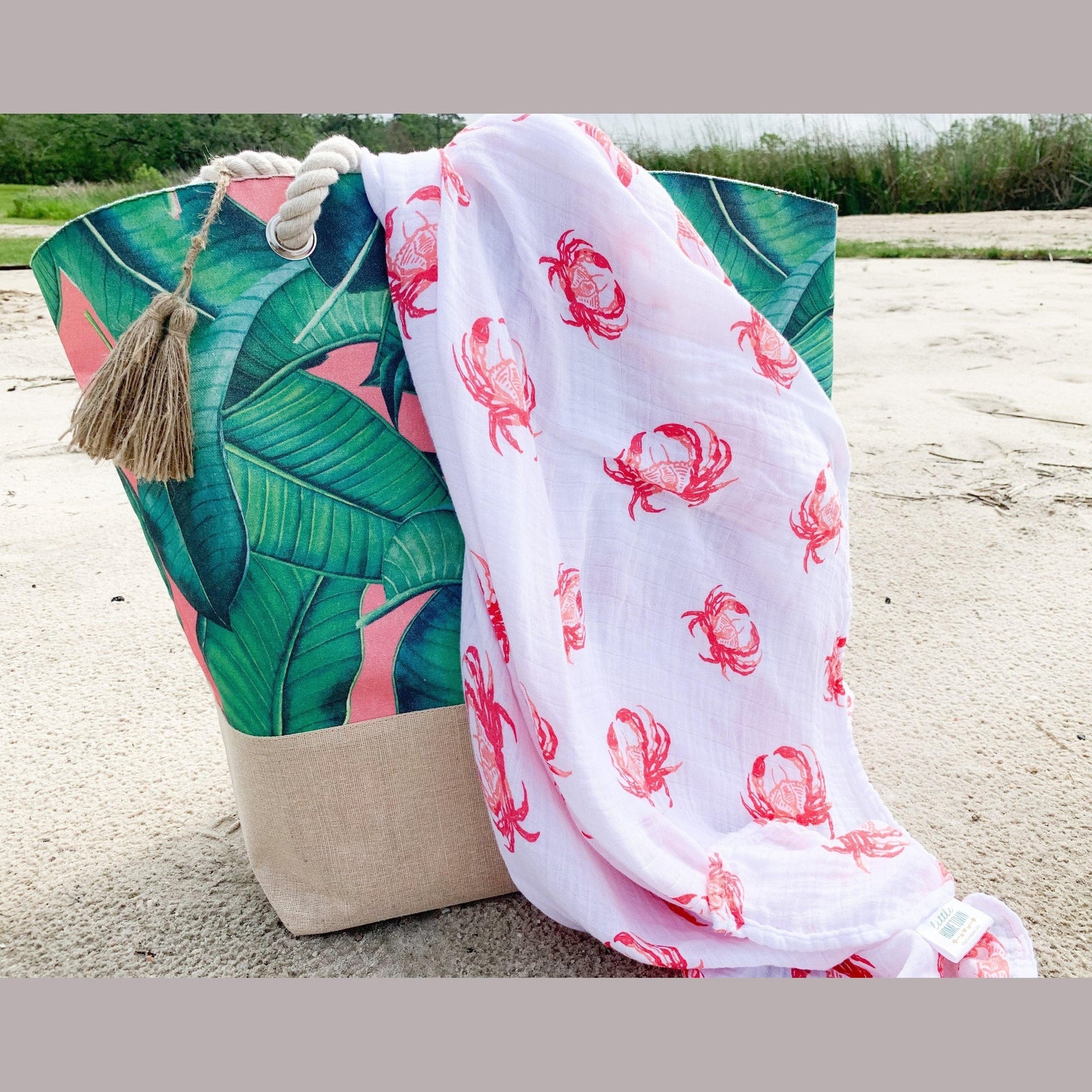 Conjunto de regalo: manta de muselina para bebé con forma de cangrejo rosa y babero/paño para eructar combinado
