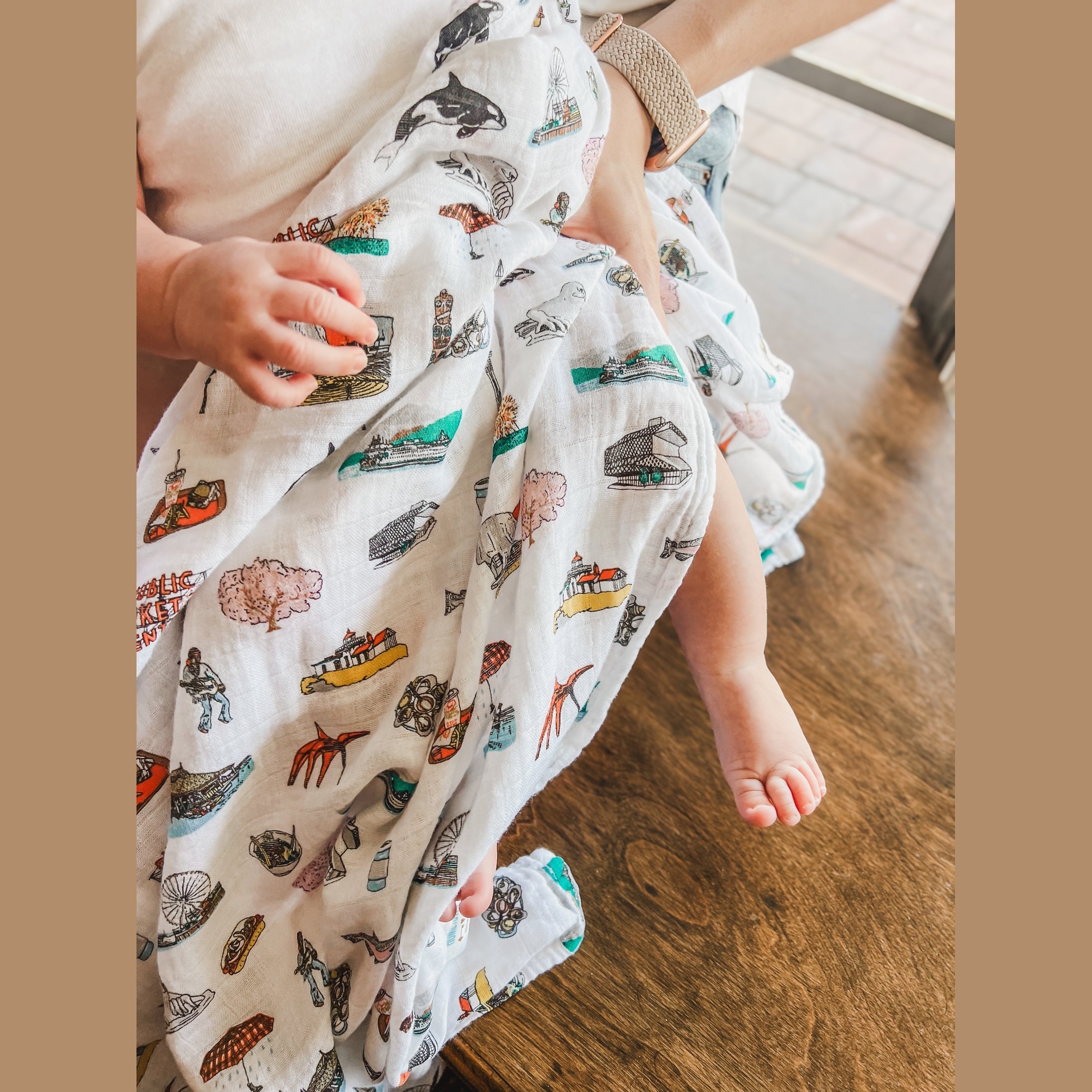 Conjunto de regalo: manta de muselina para envolver al bebé y paño eructador/babero combinados de Seattle Baby