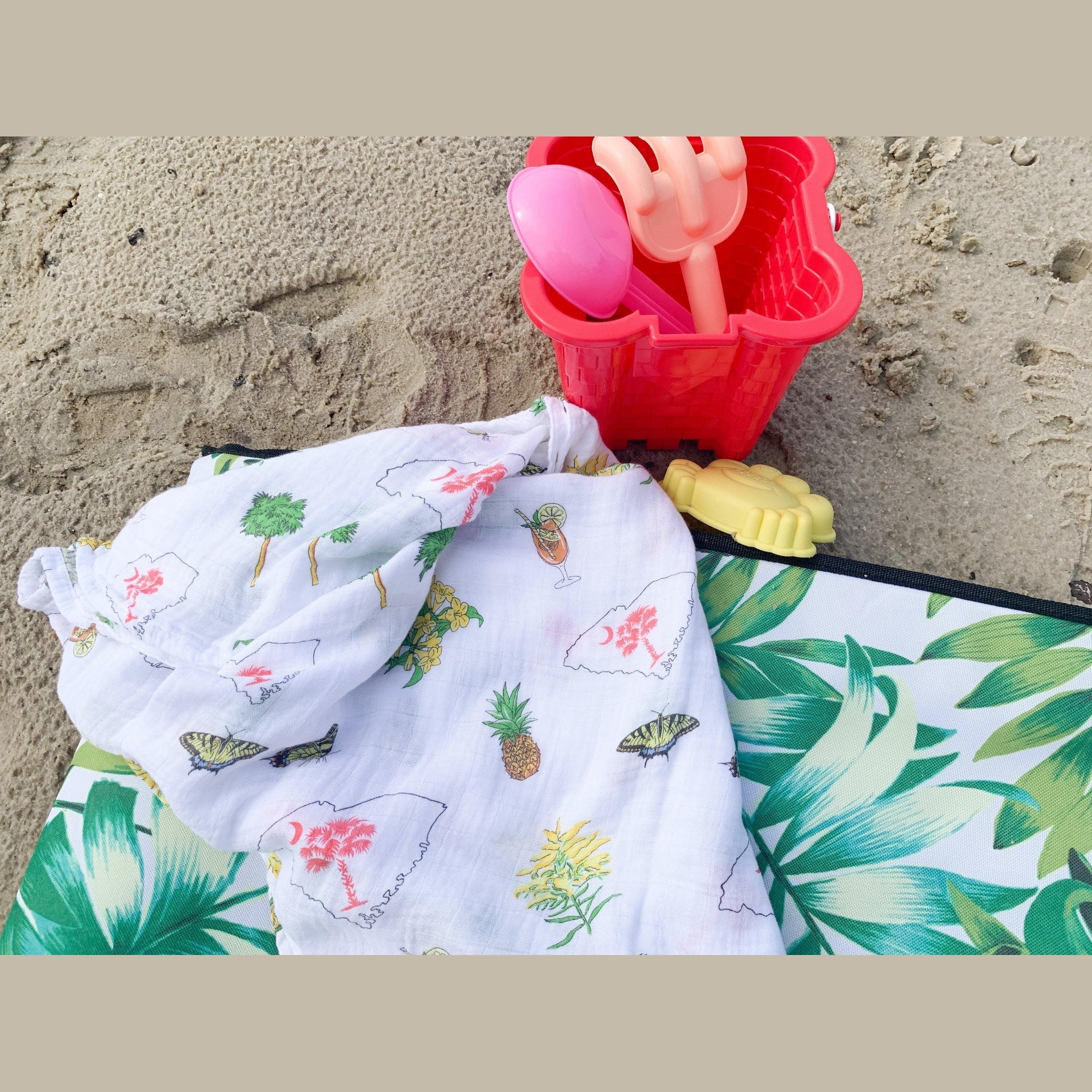 Conjunto de regalo: manta de muselina para bebé niña de Carolina del Sur y paño eructador/babero combinado