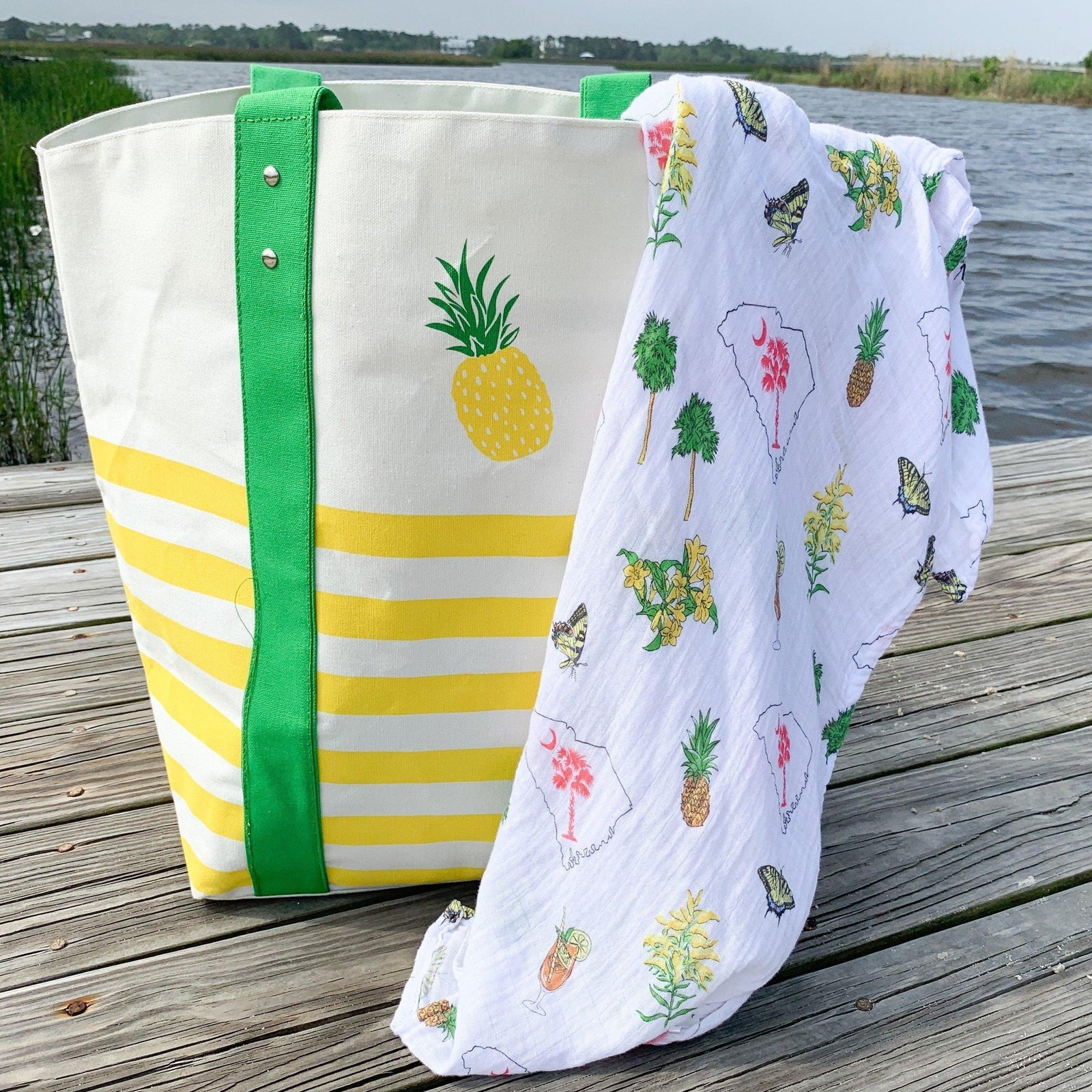 Conjunto de regalo: manta de muselina para bebé niña de Carolina del Sur y paño eructador/babero combinado