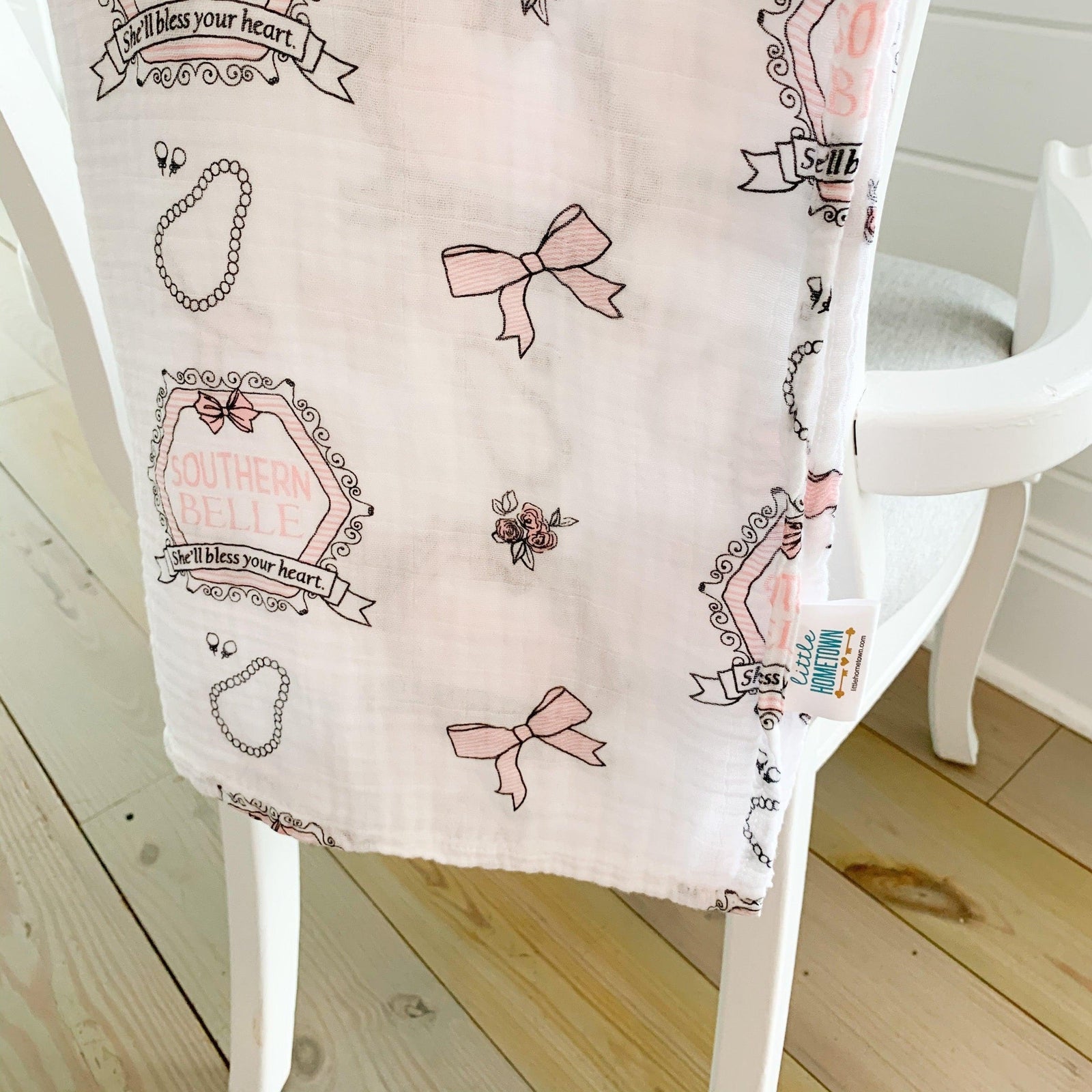 Conjunto de regalo: manta de muselina para envolver al bebé y paño eructador/babero combinados Southern Belle