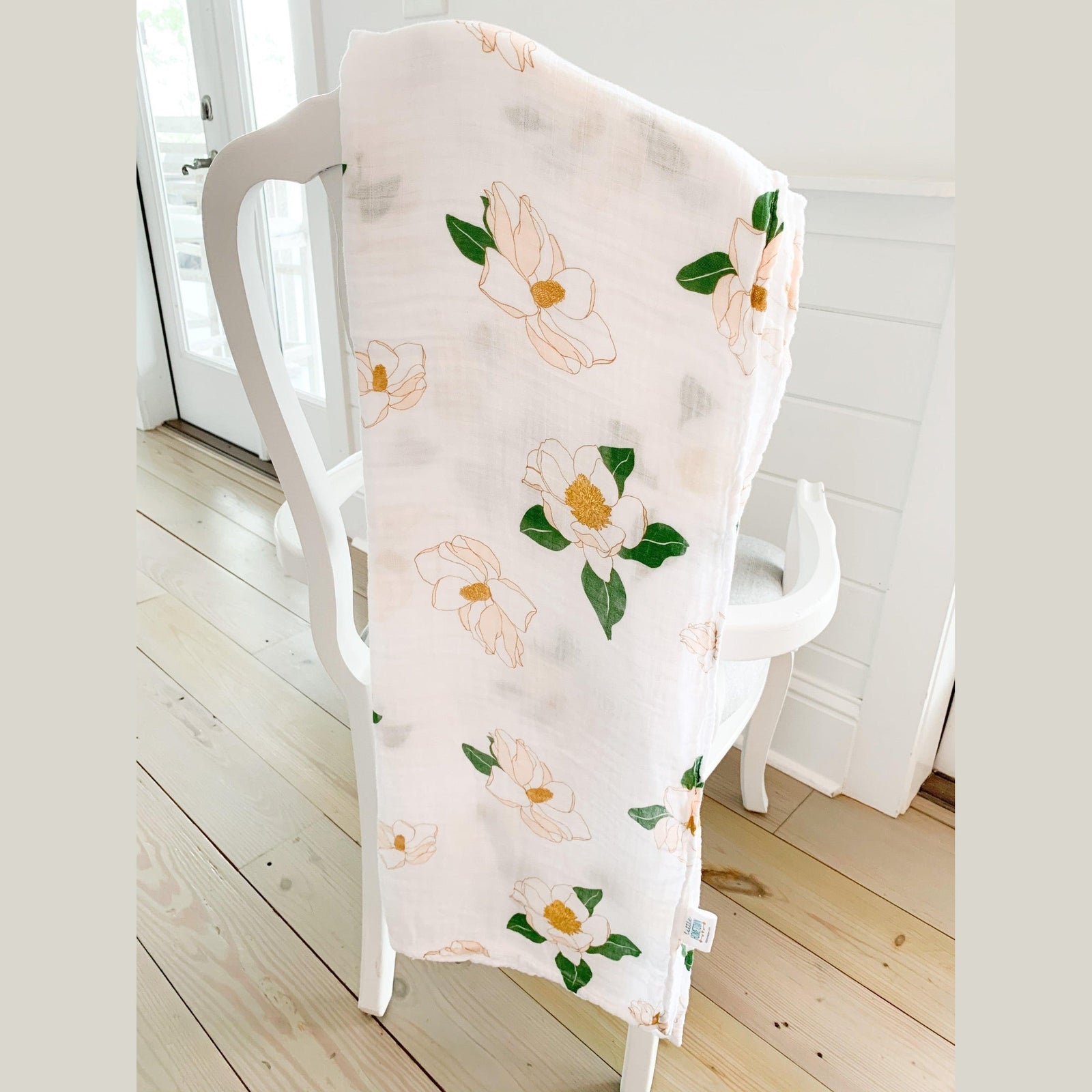 Conjunto de regalo: manta de muselina para bebé y babero/paño para eructar de Southern Magnolia