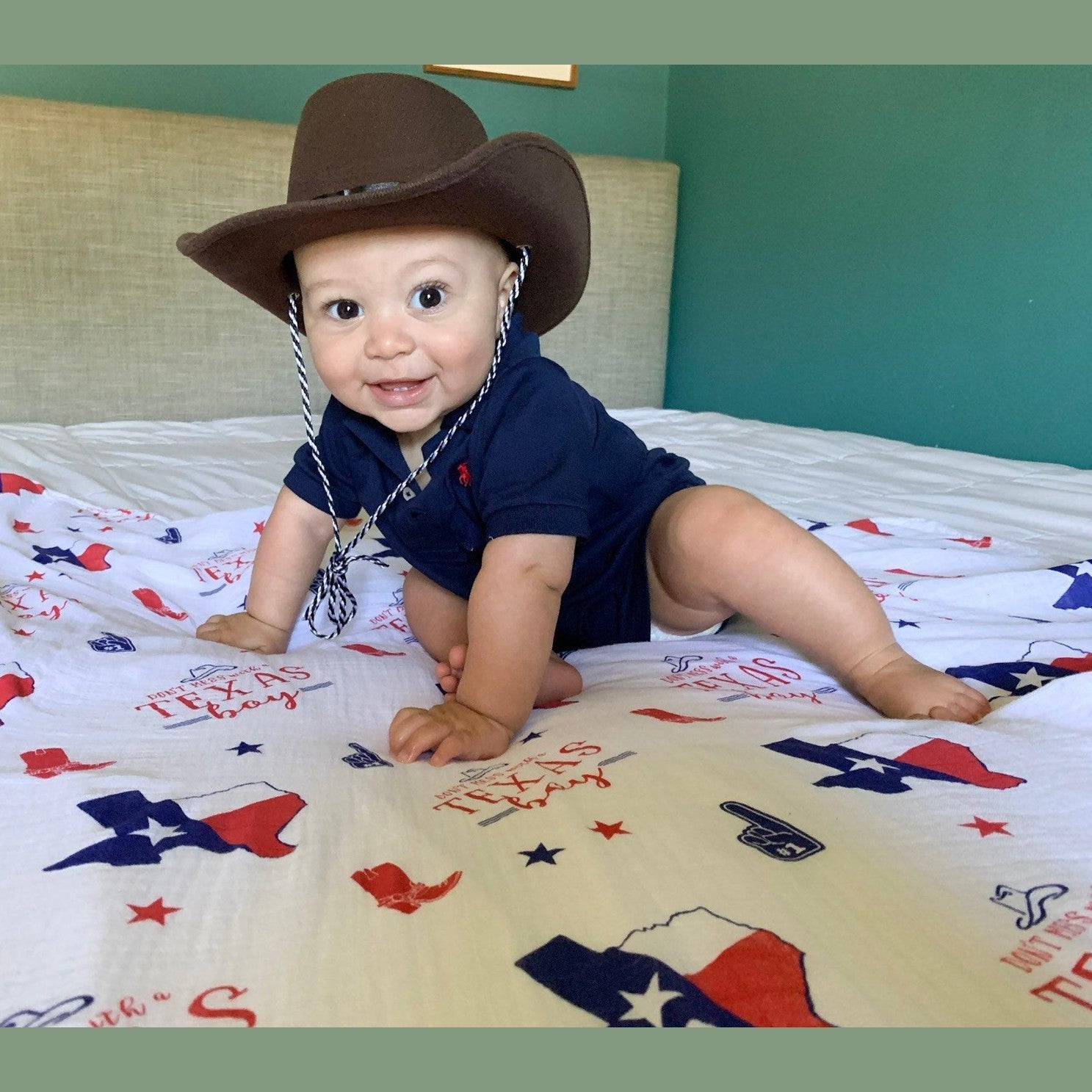 Conjunto de regalo: manta de muselina para envolver al bebé y paño eructador/babero combinados para niño de Texas Baby 