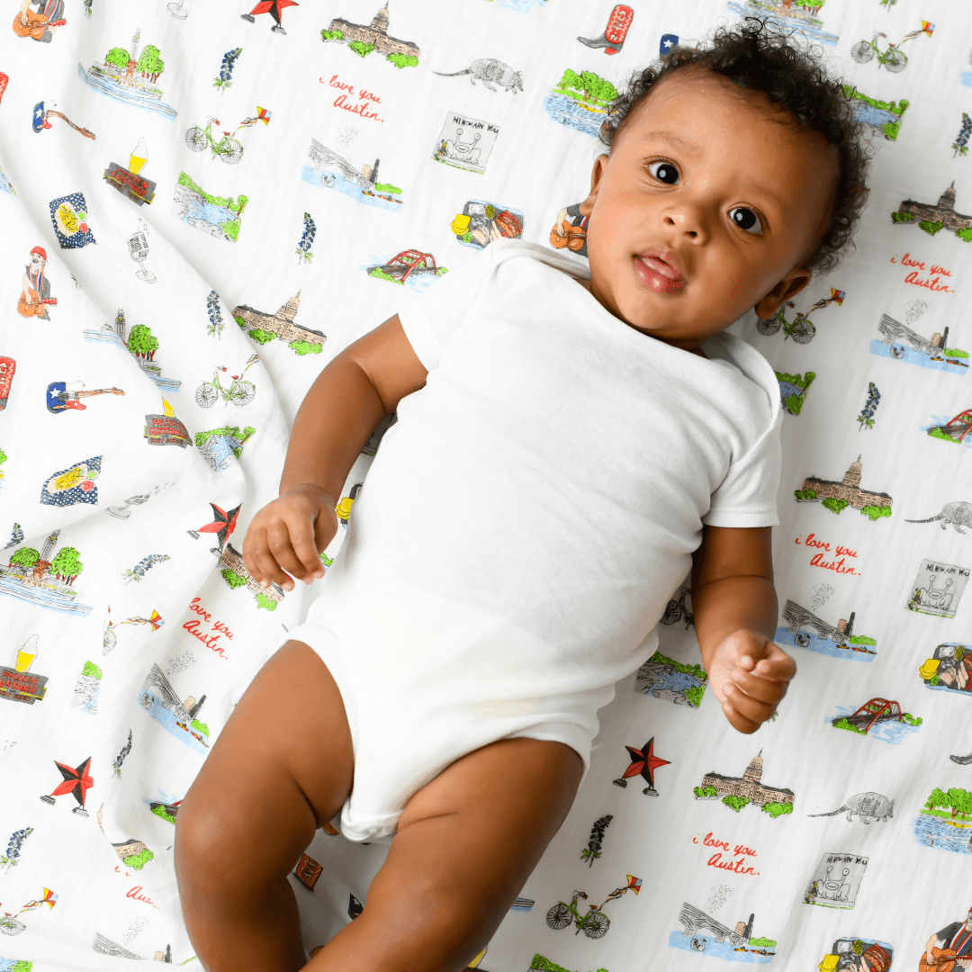 Conjunto de regalo: manta de muselina para envolver al bebé y paño para eructar/babero combinado de Austin Baby