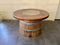 Mesa de centro de medio barril con tapa de cristal extraíble - Mesa de almacenamiento de barril de vino, whisky y bourbon - Muebles rústicos