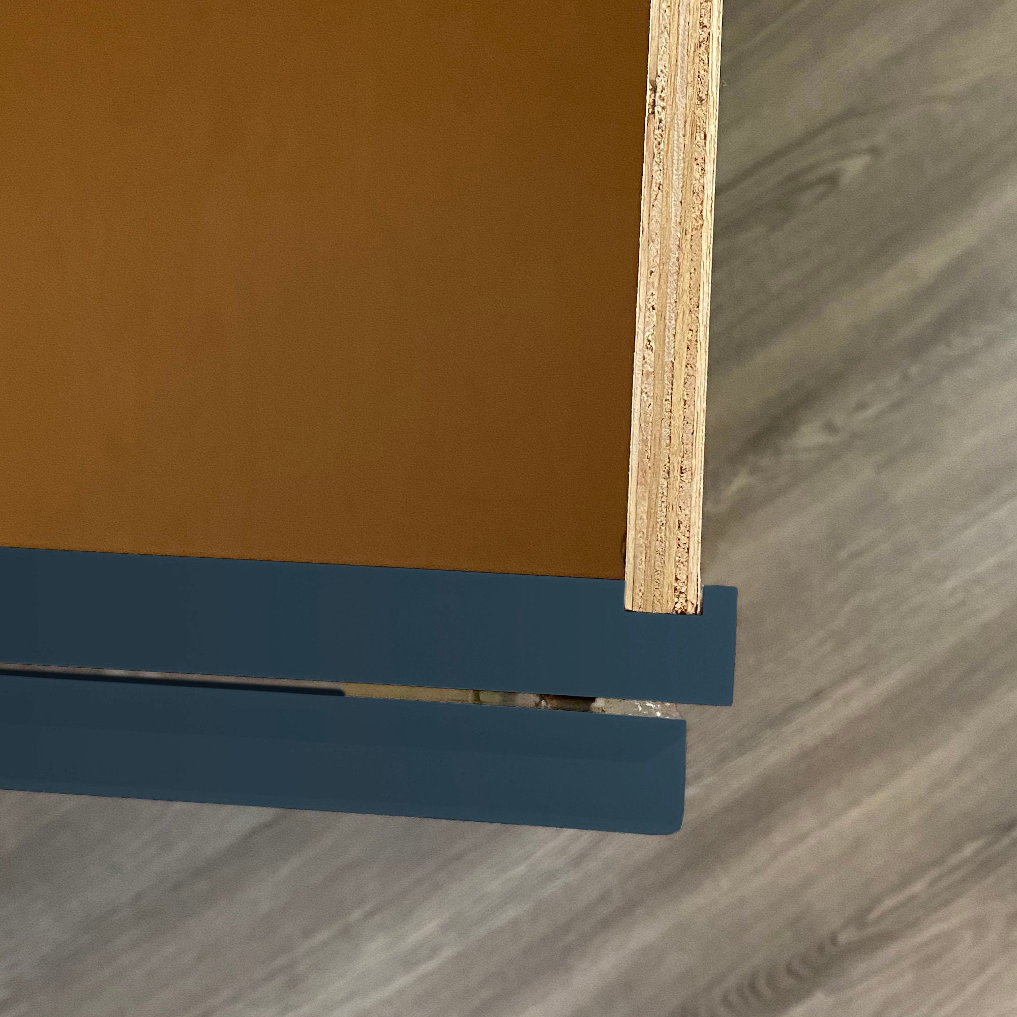 Mueble de baño con un solo lavabo y cajones de color azul marino de 48 pulgadas