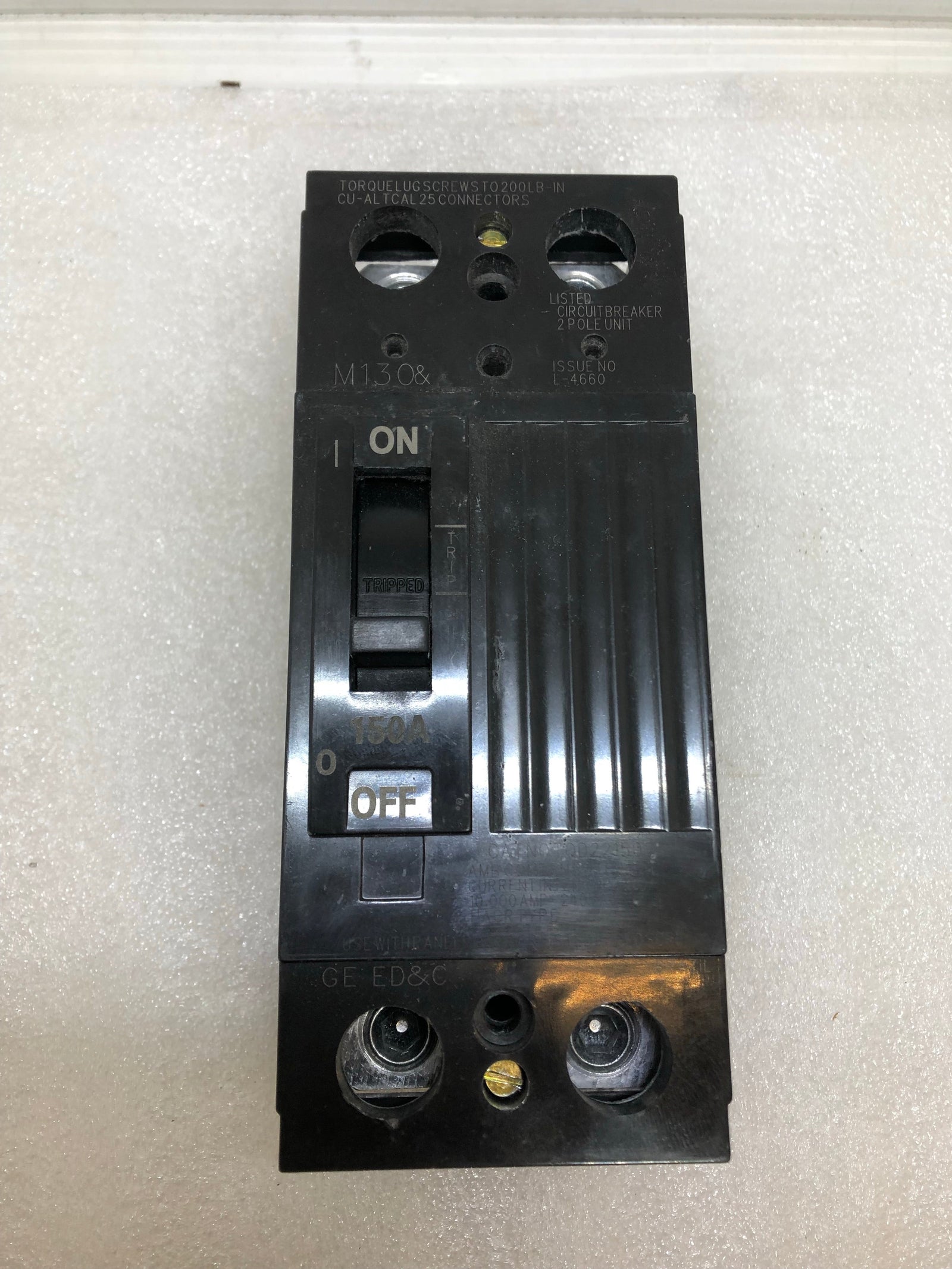 Disyuntor General Electric TQD22150 de 150 amperios, 2 polos y 240 V