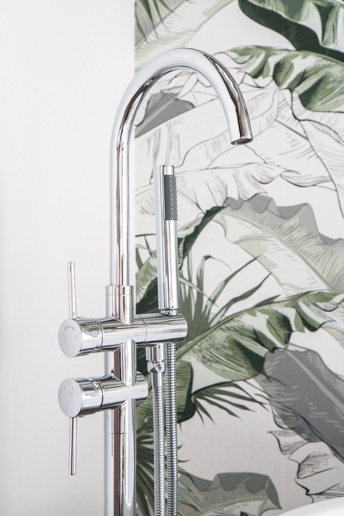 Zeek Floor Tub Filler Faucet Chrome F-TC50