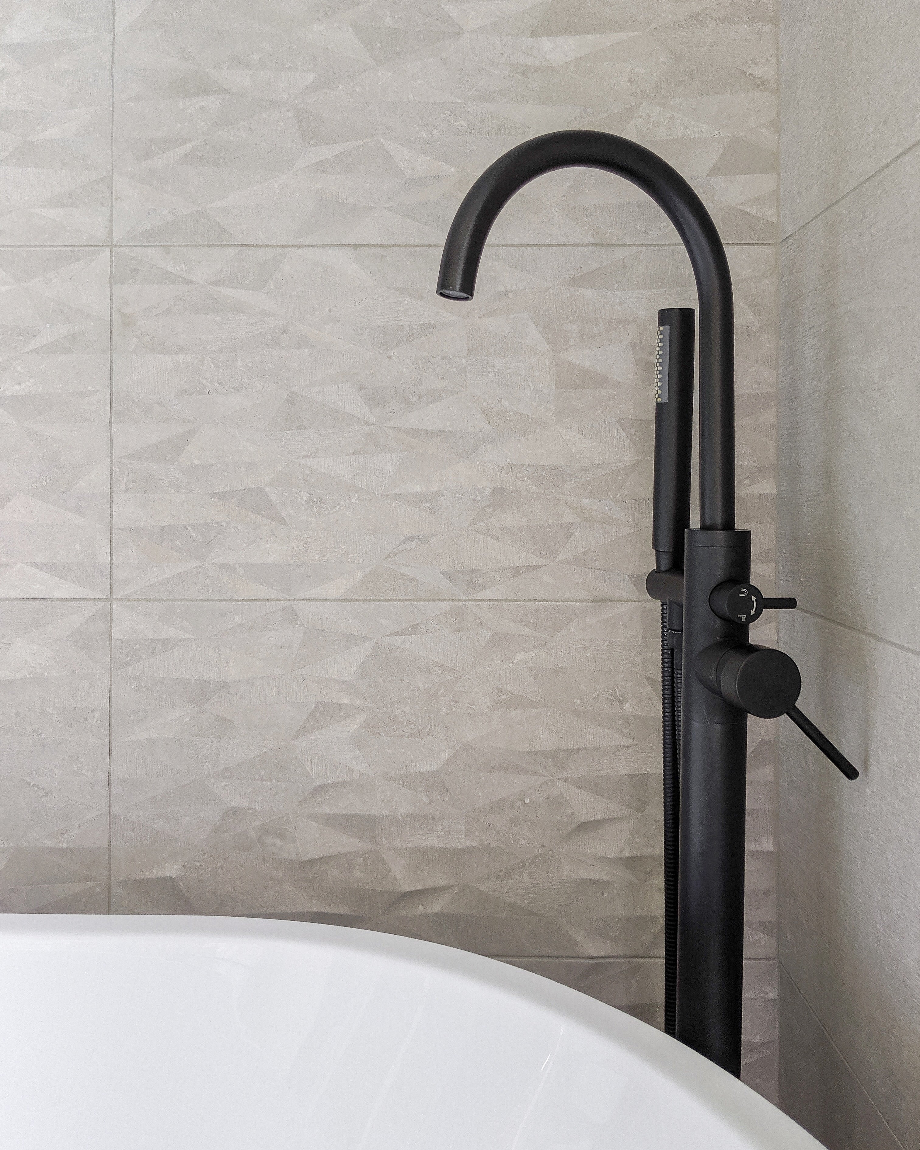 Grifo de bañera de suelo Zeek negro mate F-TB51