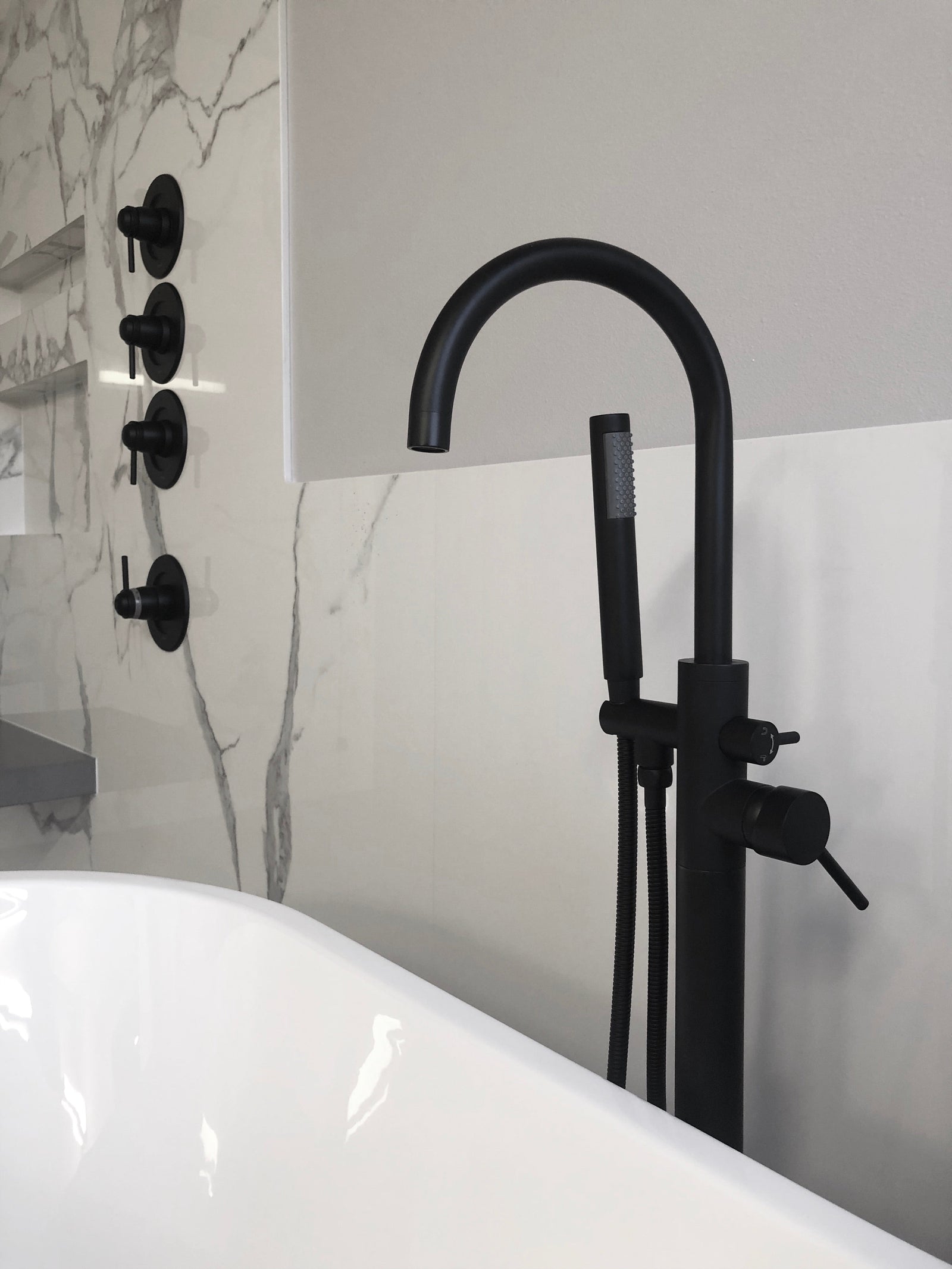 Grifo de bañera de suelo Zeek negro mate F-TB51