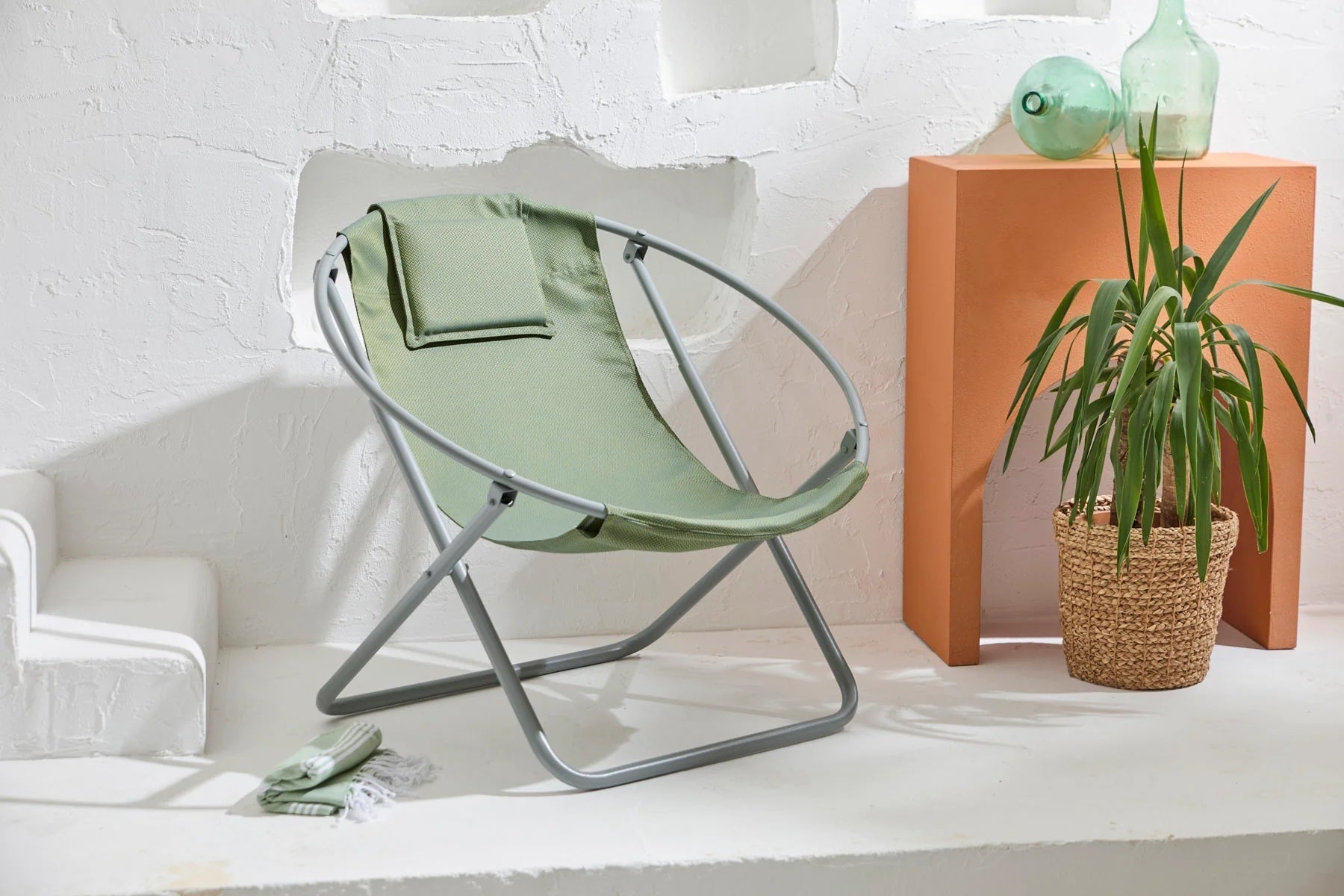 Silla plegable Lare Aurora de lona verde con estructura de metal gris