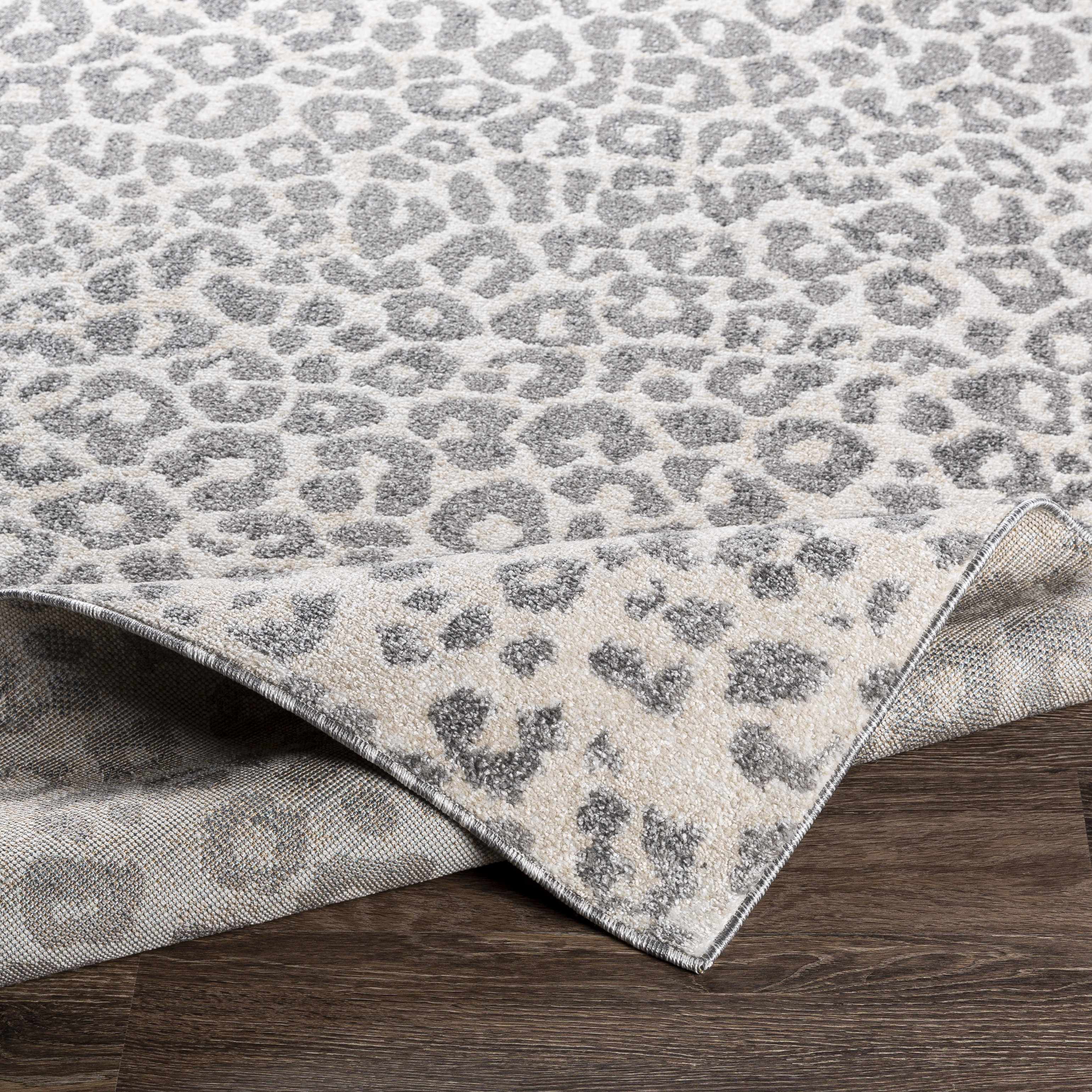 Alfombra con estampado de leopardo en color beige Liversedge