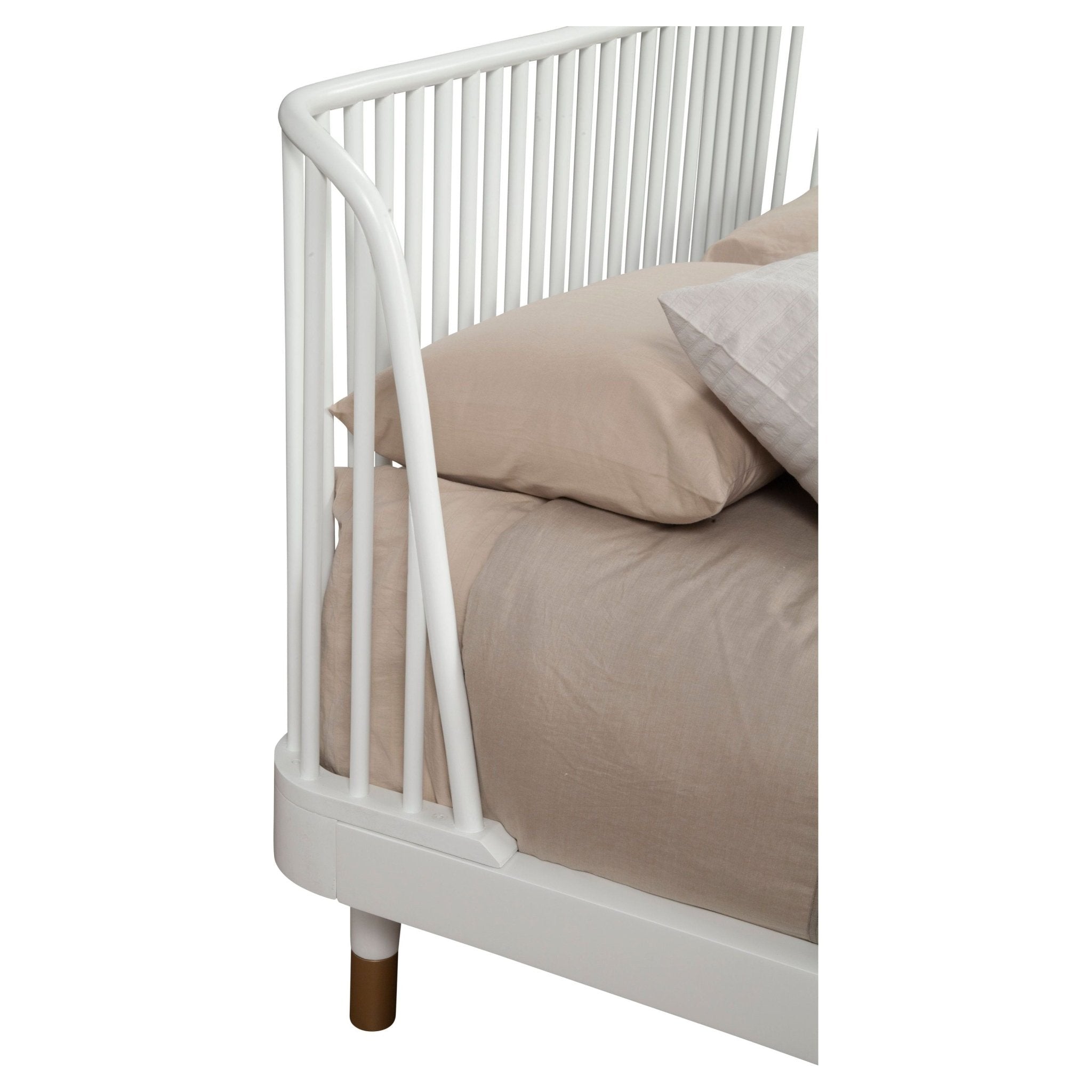 Cama con plataforma y respaldo de listones Madelyn