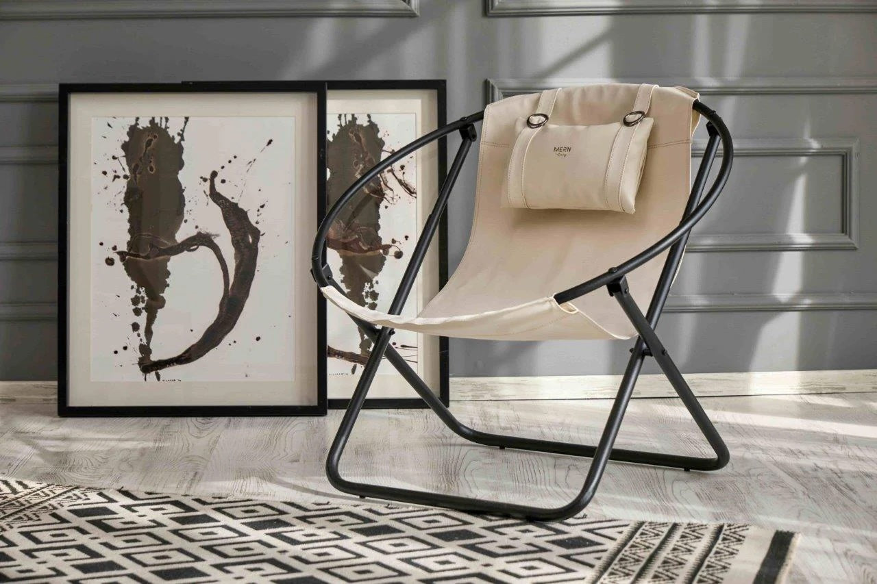 Silla plegable de piel sintética con estructura de metal color blanco roto