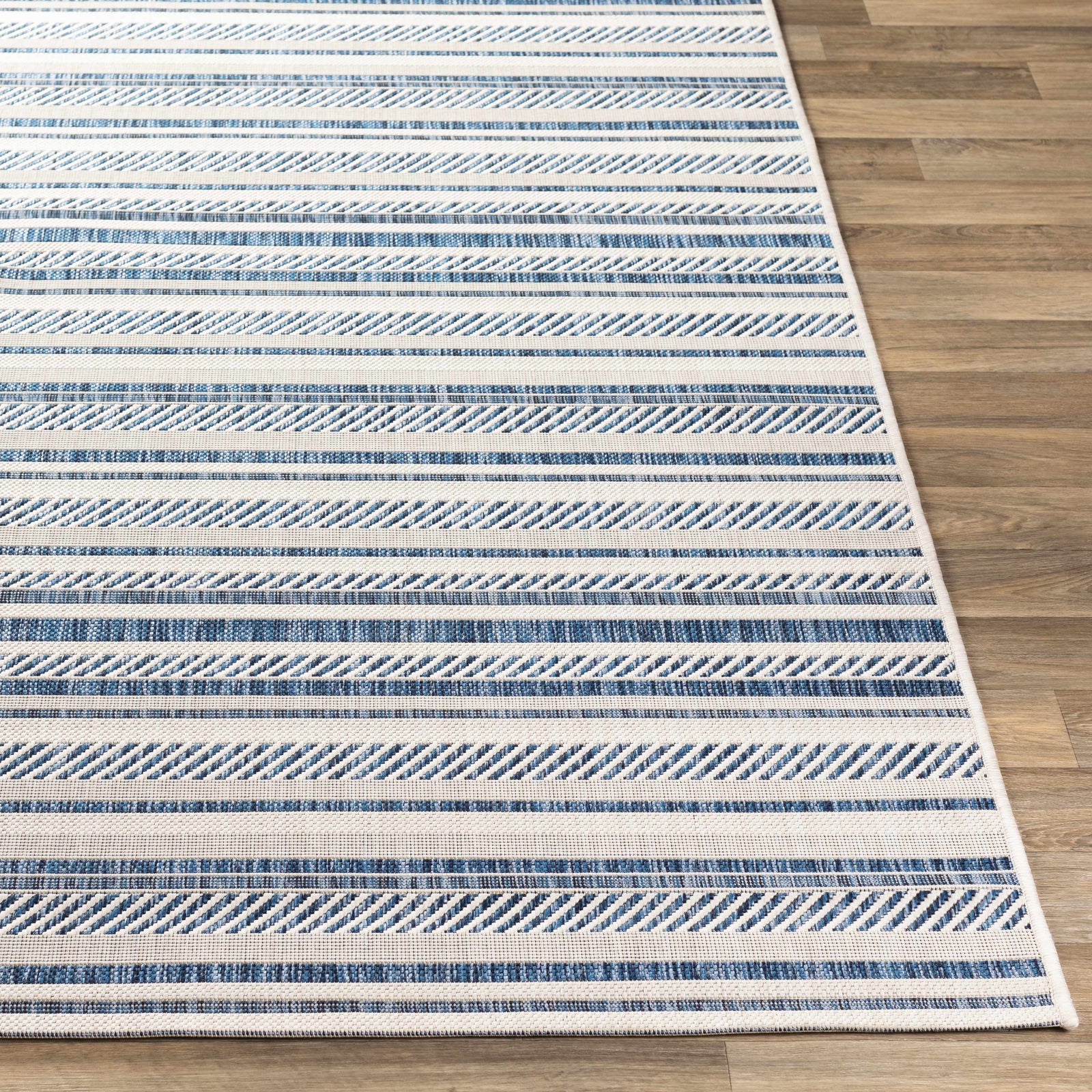Alfombra nórdica de rayas blancas y azules Olin