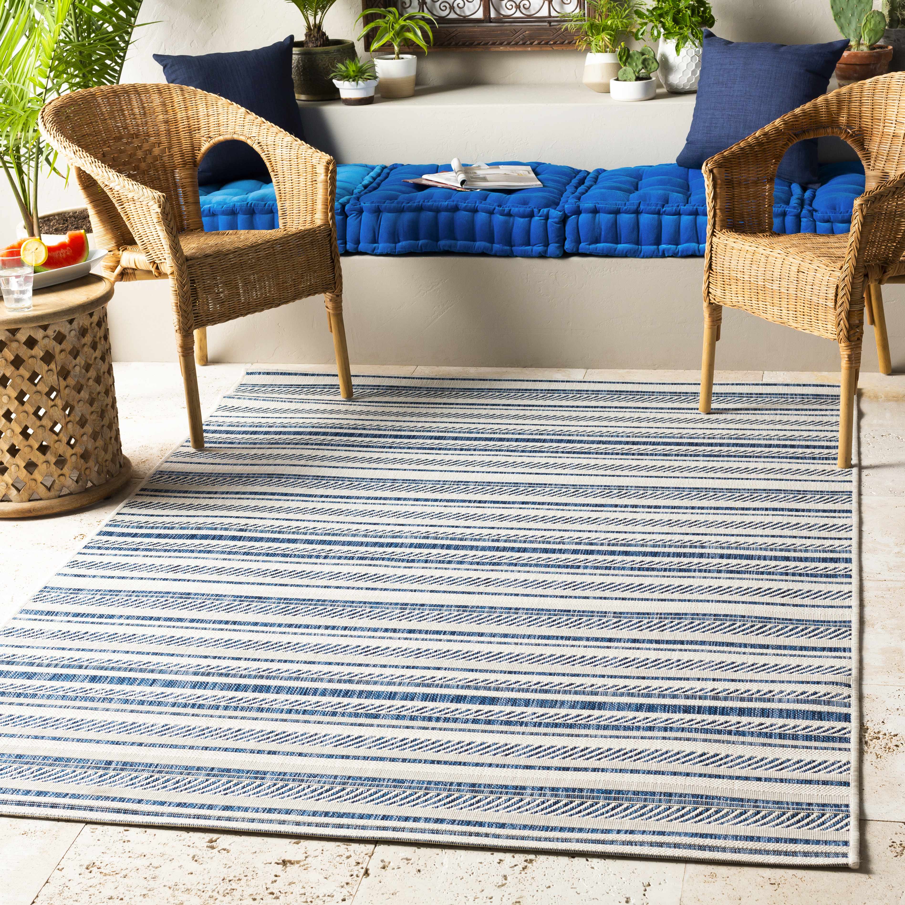 Alfombra nórdica de rayas blancas y azules Olin