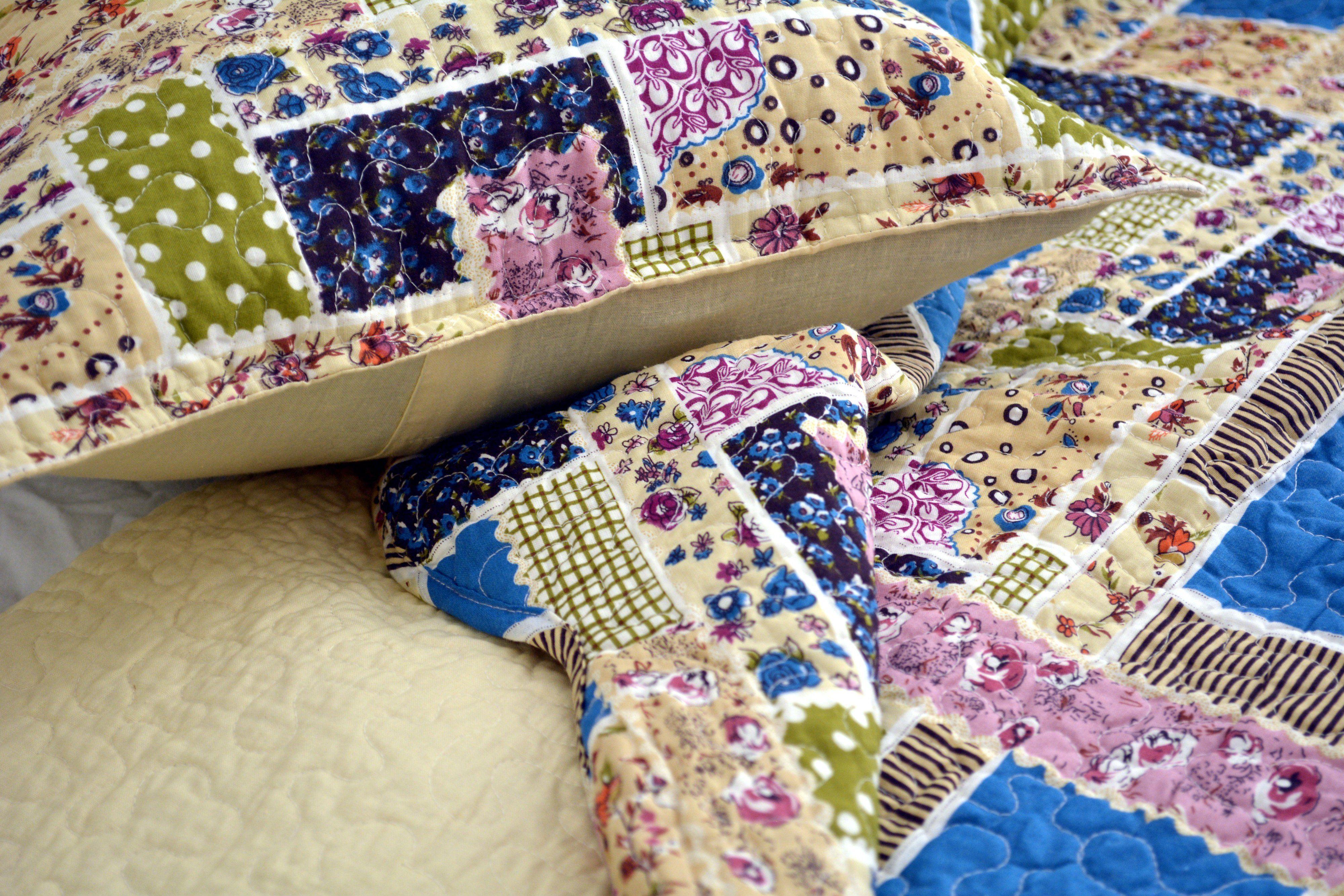 DaDa Bedding Cottage Blue Ivory Yellow Floral Scalloped Cotton Patchwork Quilted Bedspread Set (DXJ103269-1)