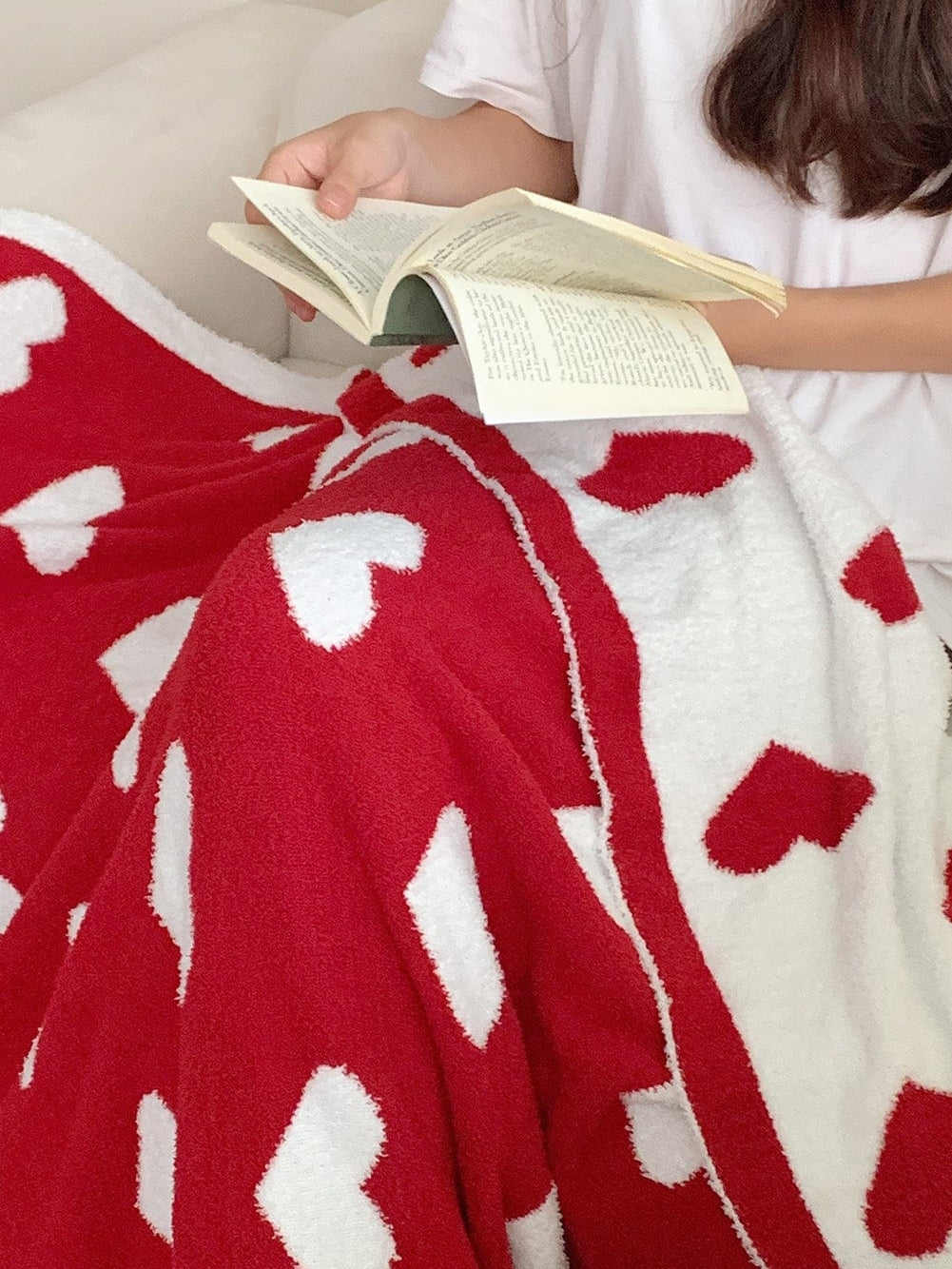 Racing Red Heart Pattern Cozy Oversized Plush Throw