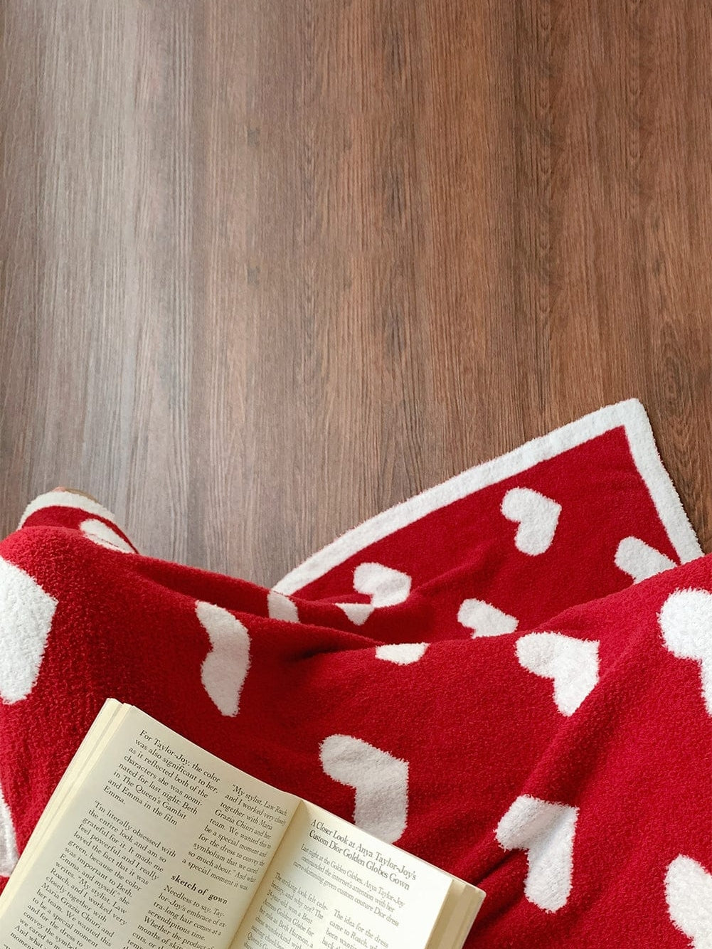Racing Red Heart Pattern Cozy Oversized Plush Throw