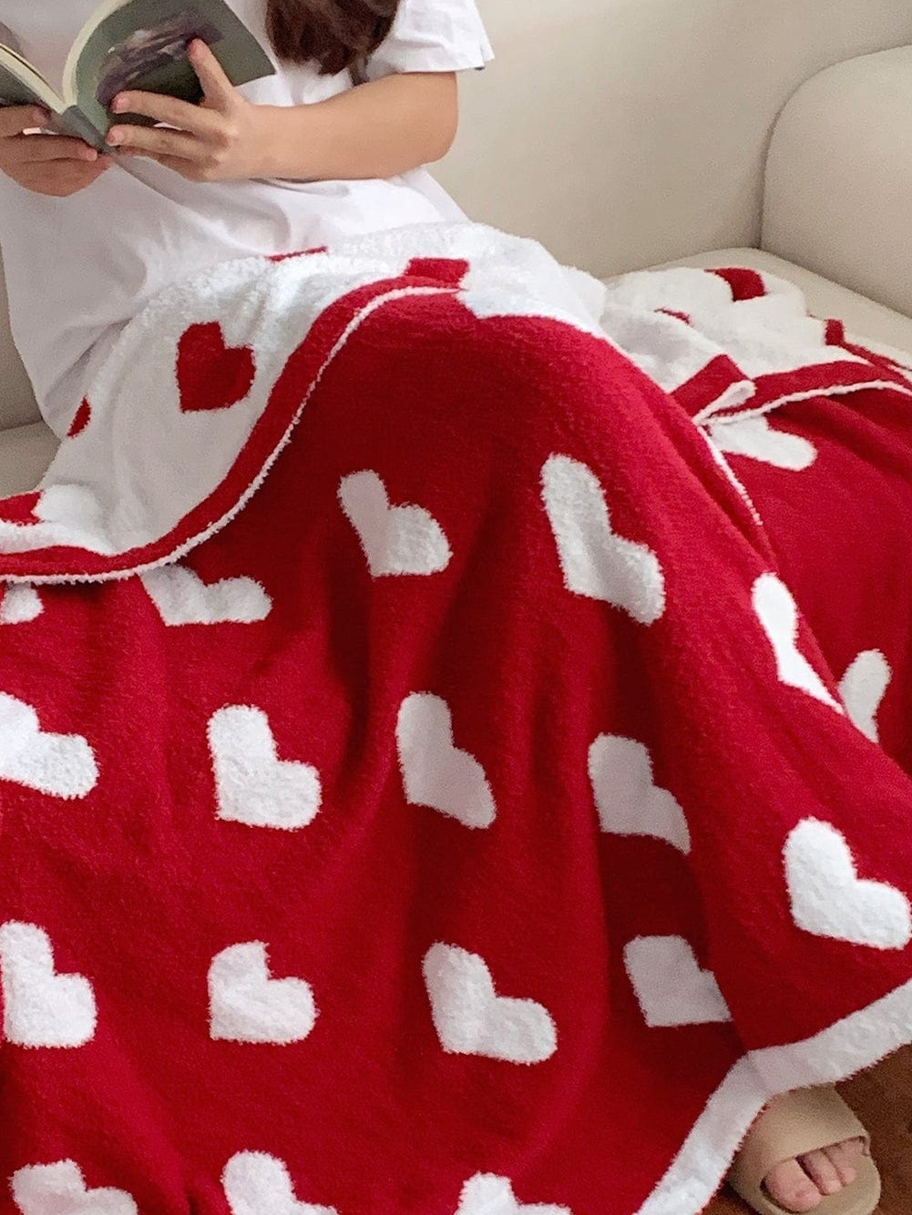 Racing Red Heart Pattern Cozy Oversized Plush Throw