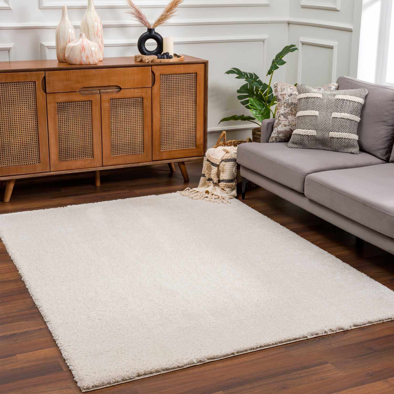 Alfombra de felpa sólida color beige celestial