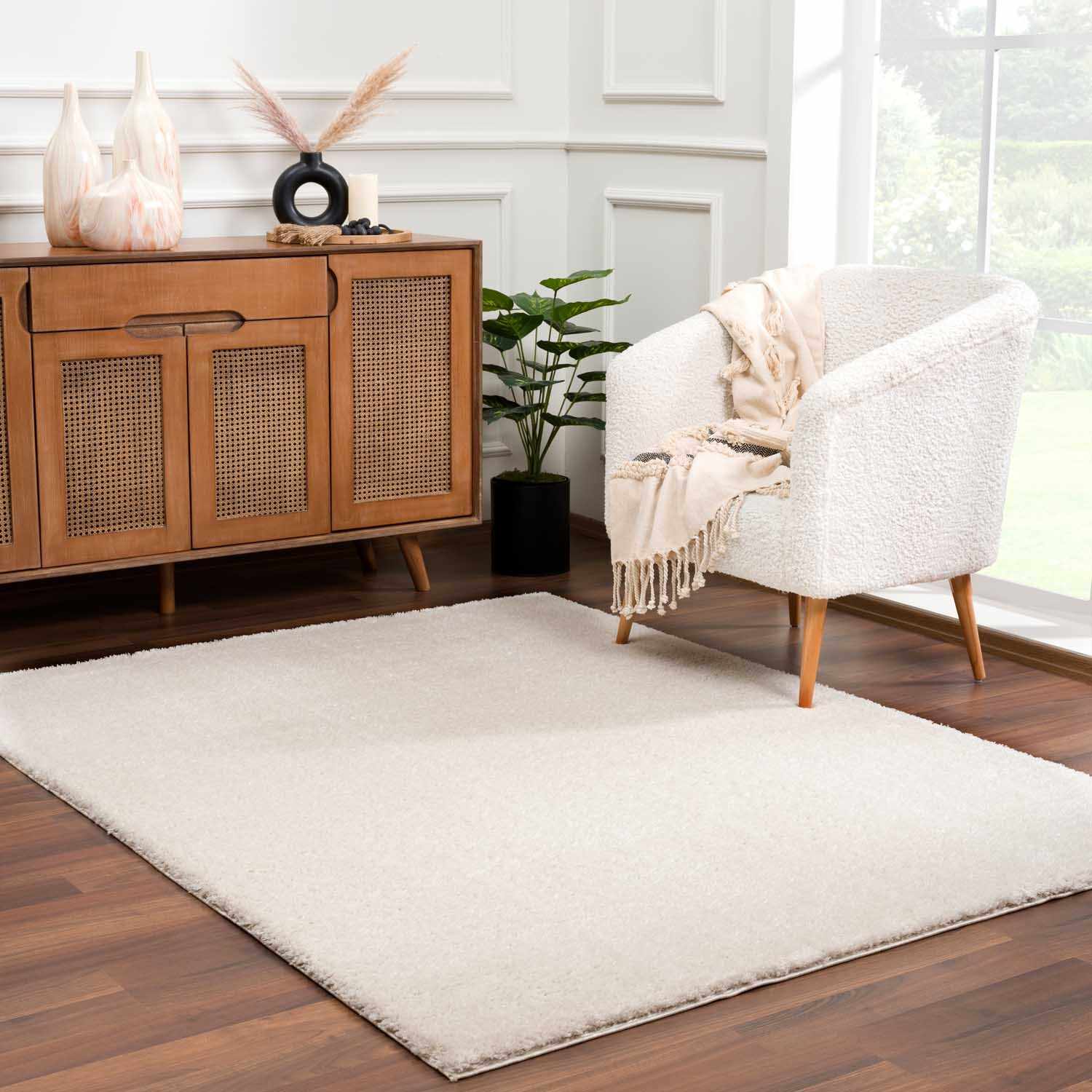 Alfombra de felpa sólida color beige celestial