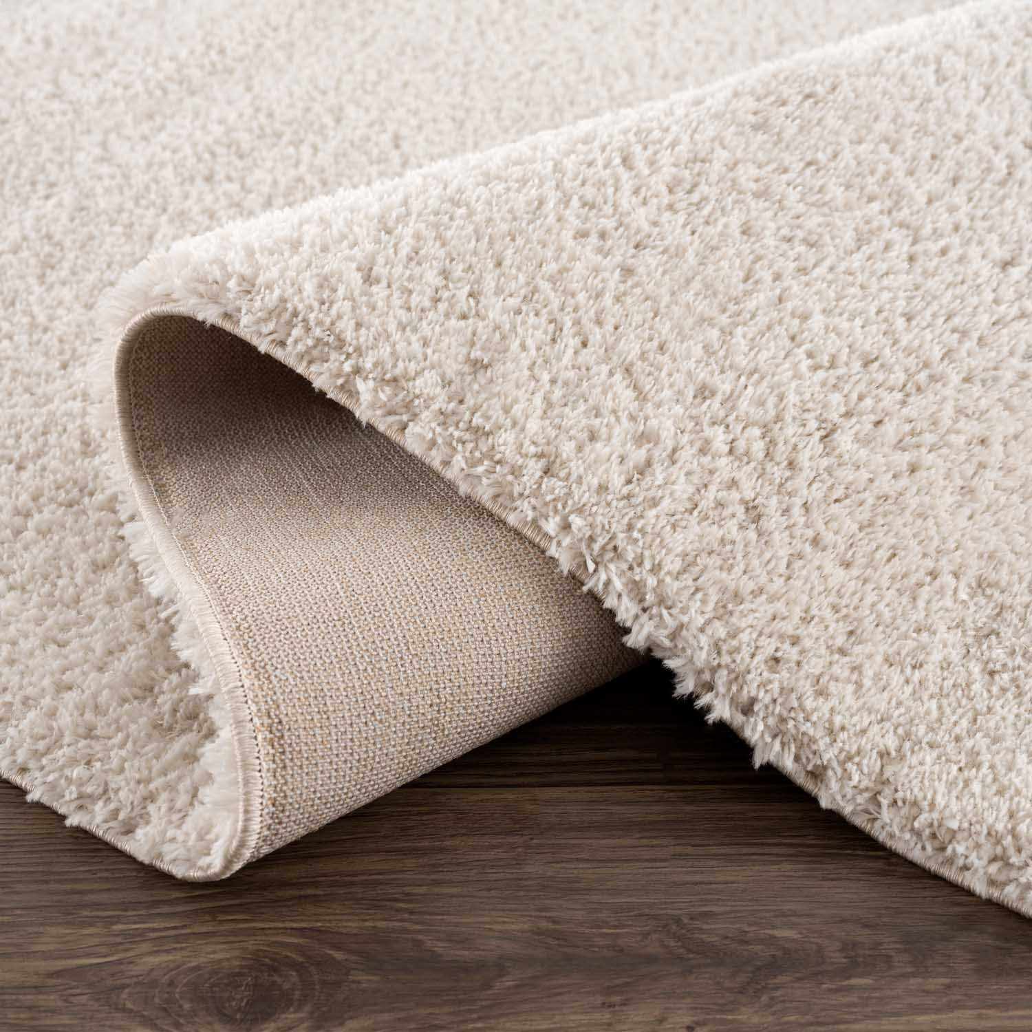 Alfombra de felpa sólida color beige celestial