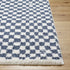 Alfombra de cuadros blancos y azules de Kieu