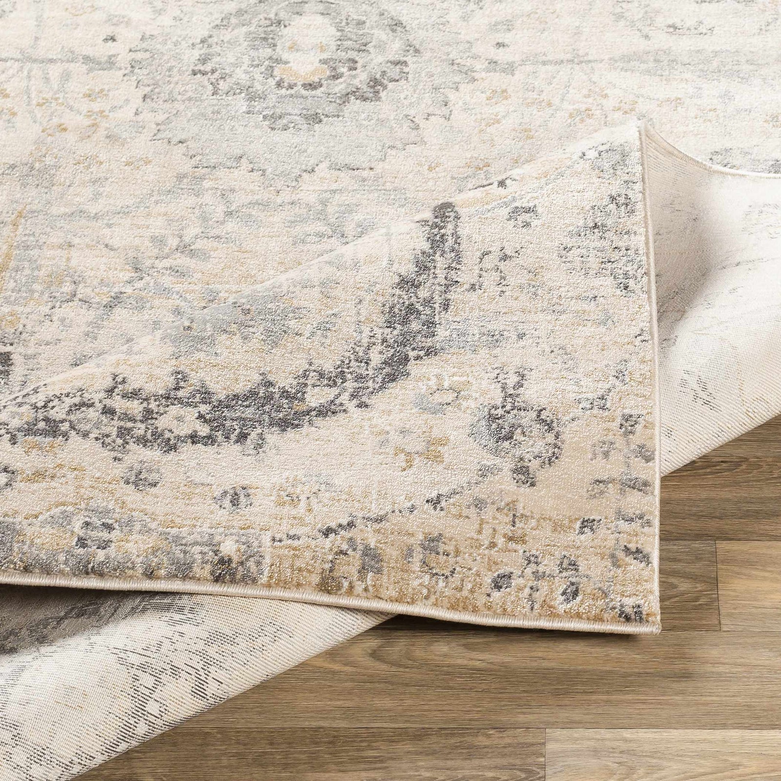 Alfombra beige estilo georgiano
