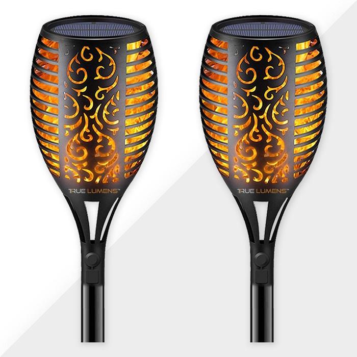 SolaFlame® | Luz solar exterior con llama parpadeante de 96 LED | Atardecer a amanecer | Paquete de 2 