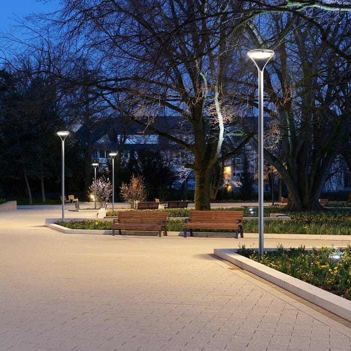 Aurora Pro® | Luz solar ambiental/de seguridad para exteriores, montada en poste, que funciona desde el anochecer hasta el amanecer 