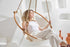 Silla colgante redonda de sarga natural con estructura de teca