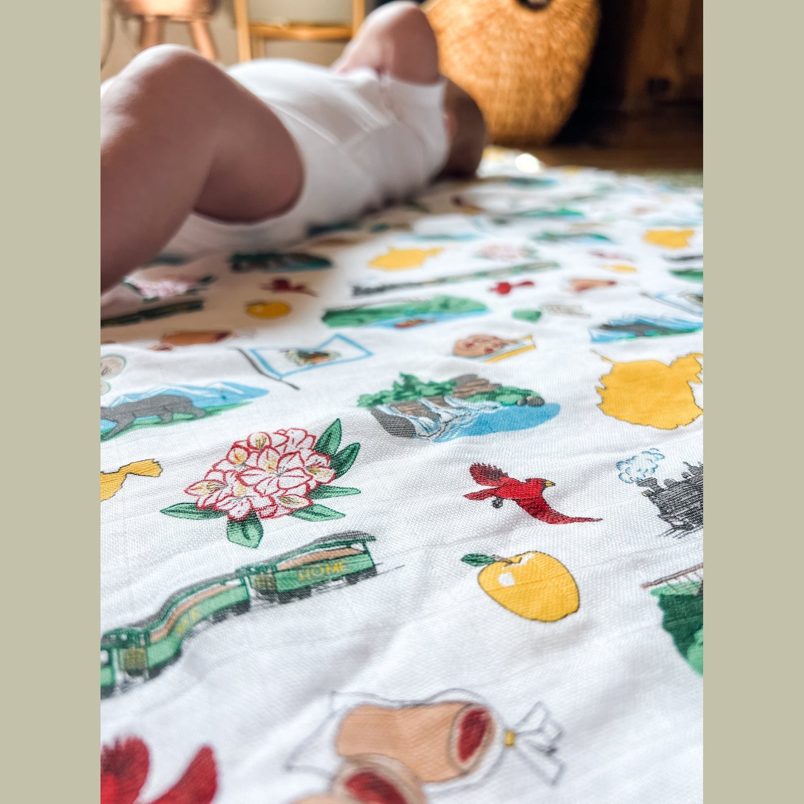 Conjunto de regalo para bebés de Virginia Occidental: manta para envolver al bebé y babero/eructo combinado