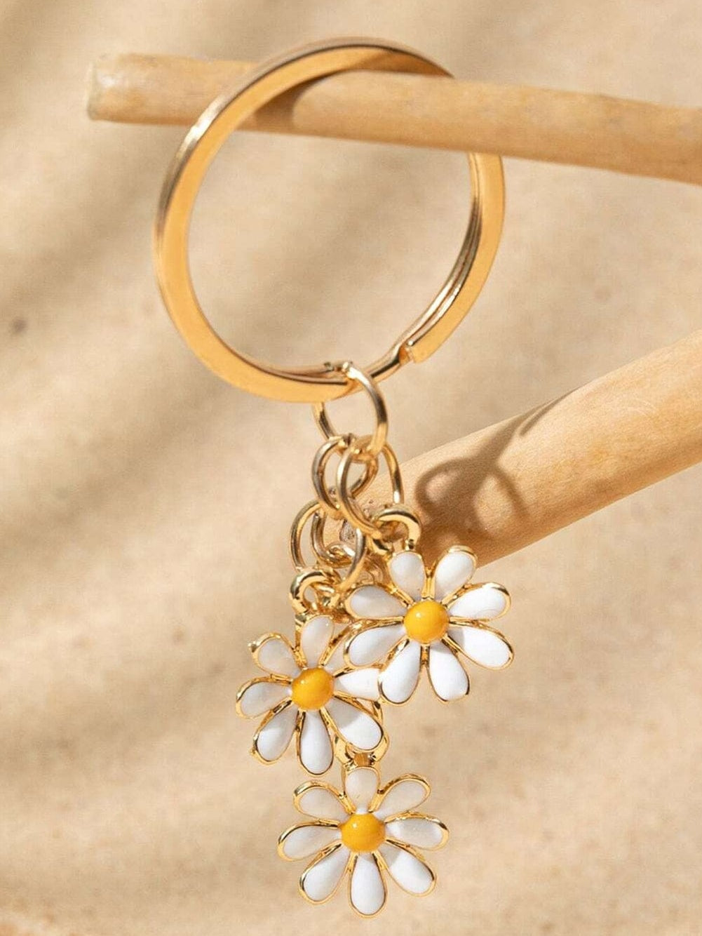 Dainty White Daisy Keychain Decor