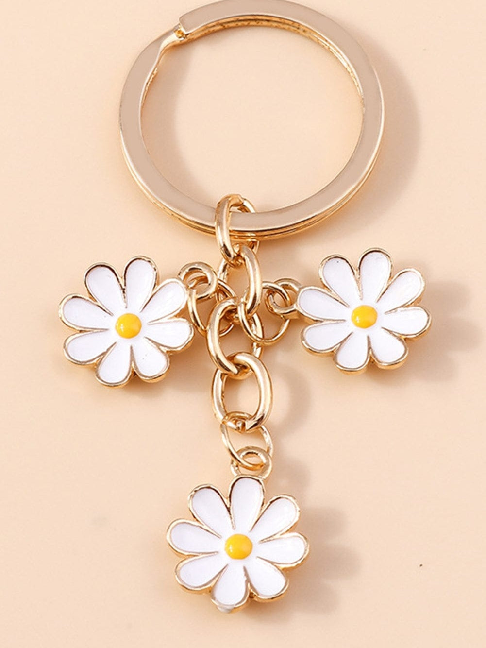 Dainty White Daisy Keychain Decor