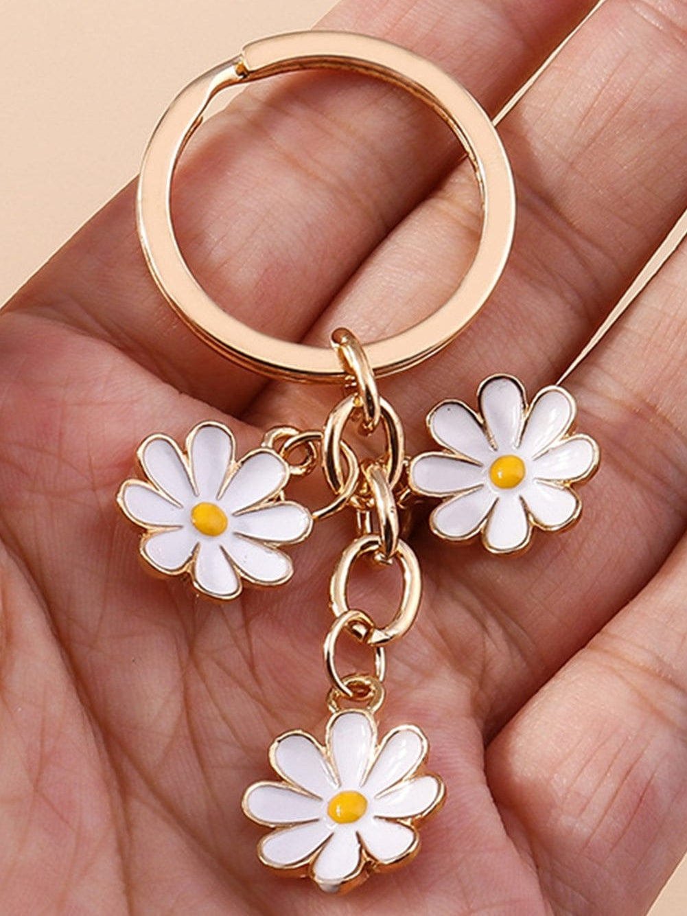 Dainty White Daisy Keychain Decor