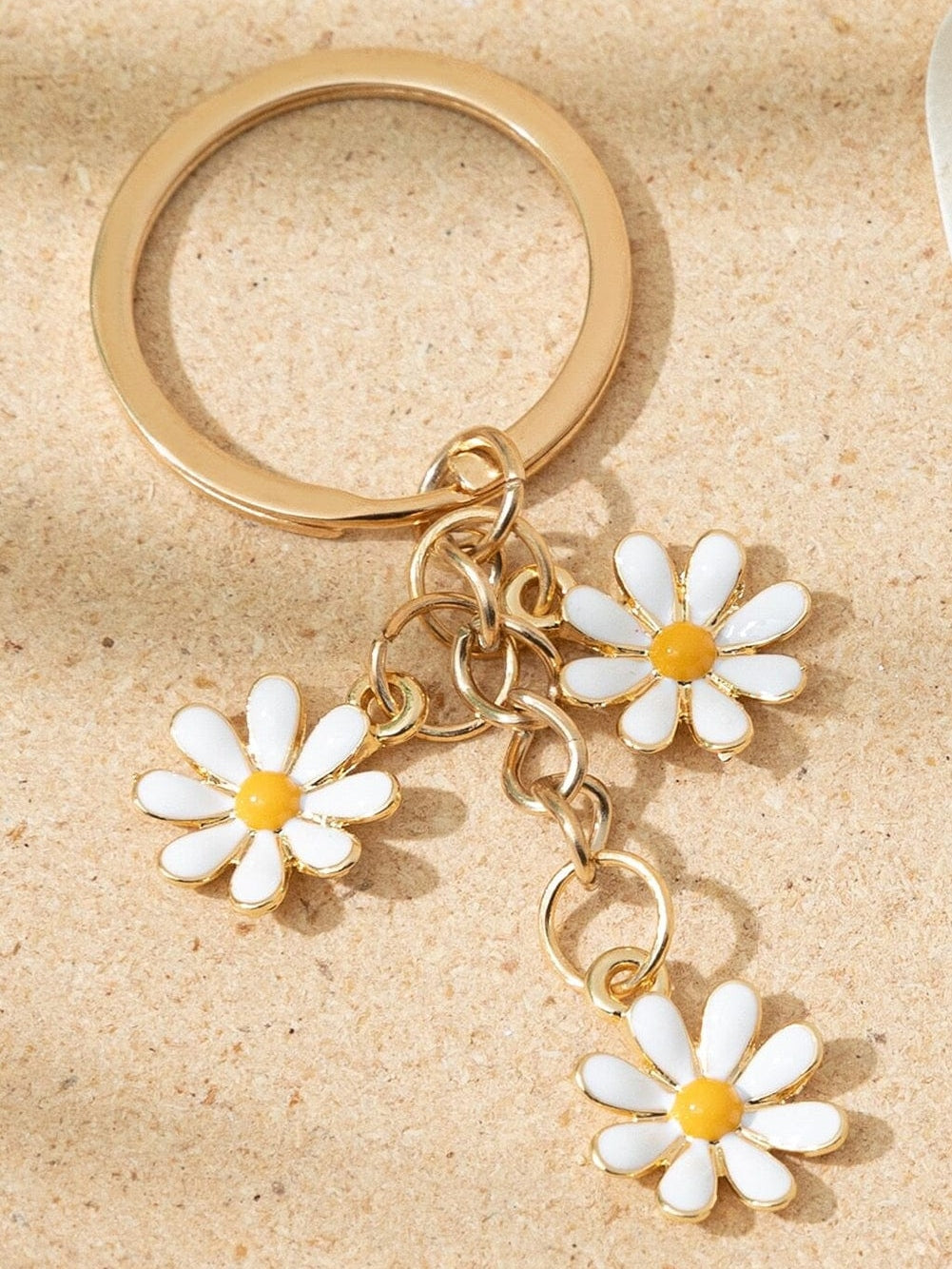Dainty White Daisy Keychain Decor