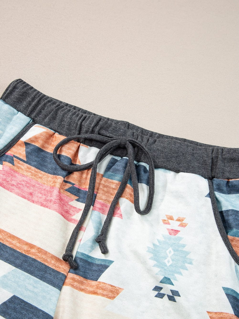 White Geometric Print Drawstring Waist Casual Shorts