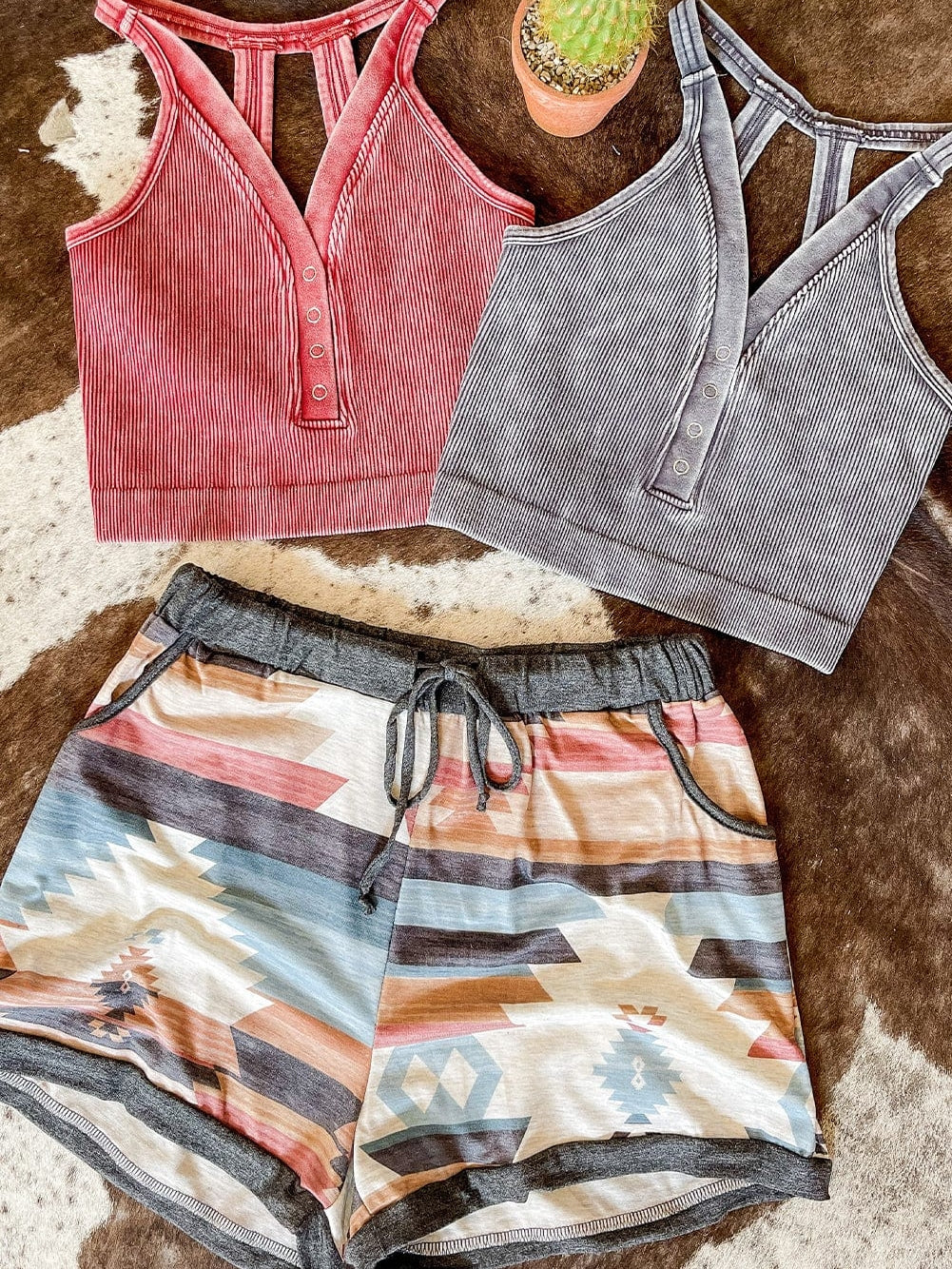 White Geometric Print Drawstring Waist Casual Shorts
