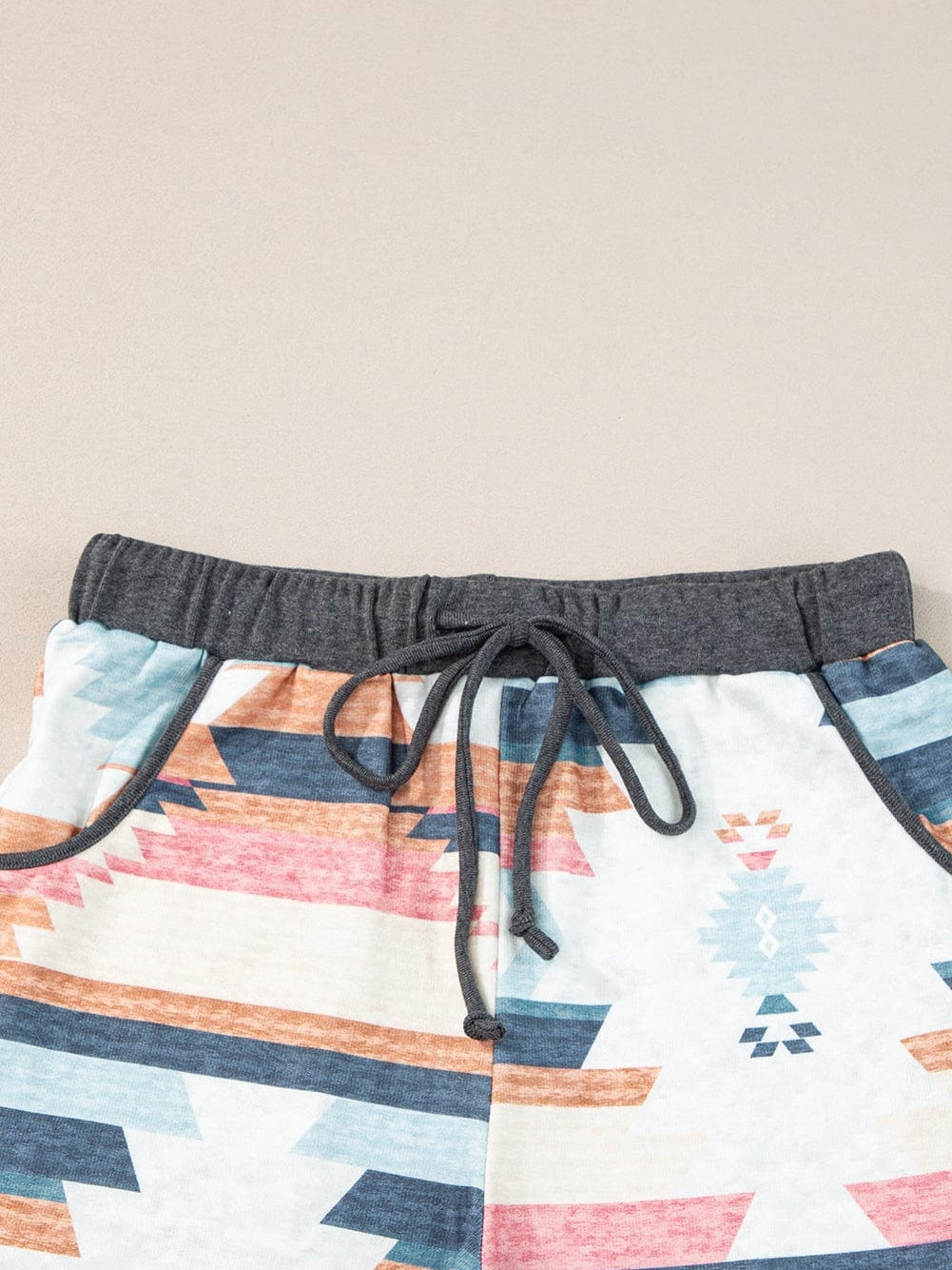 White Geometric Print Drawstring Waist Casual Shorts