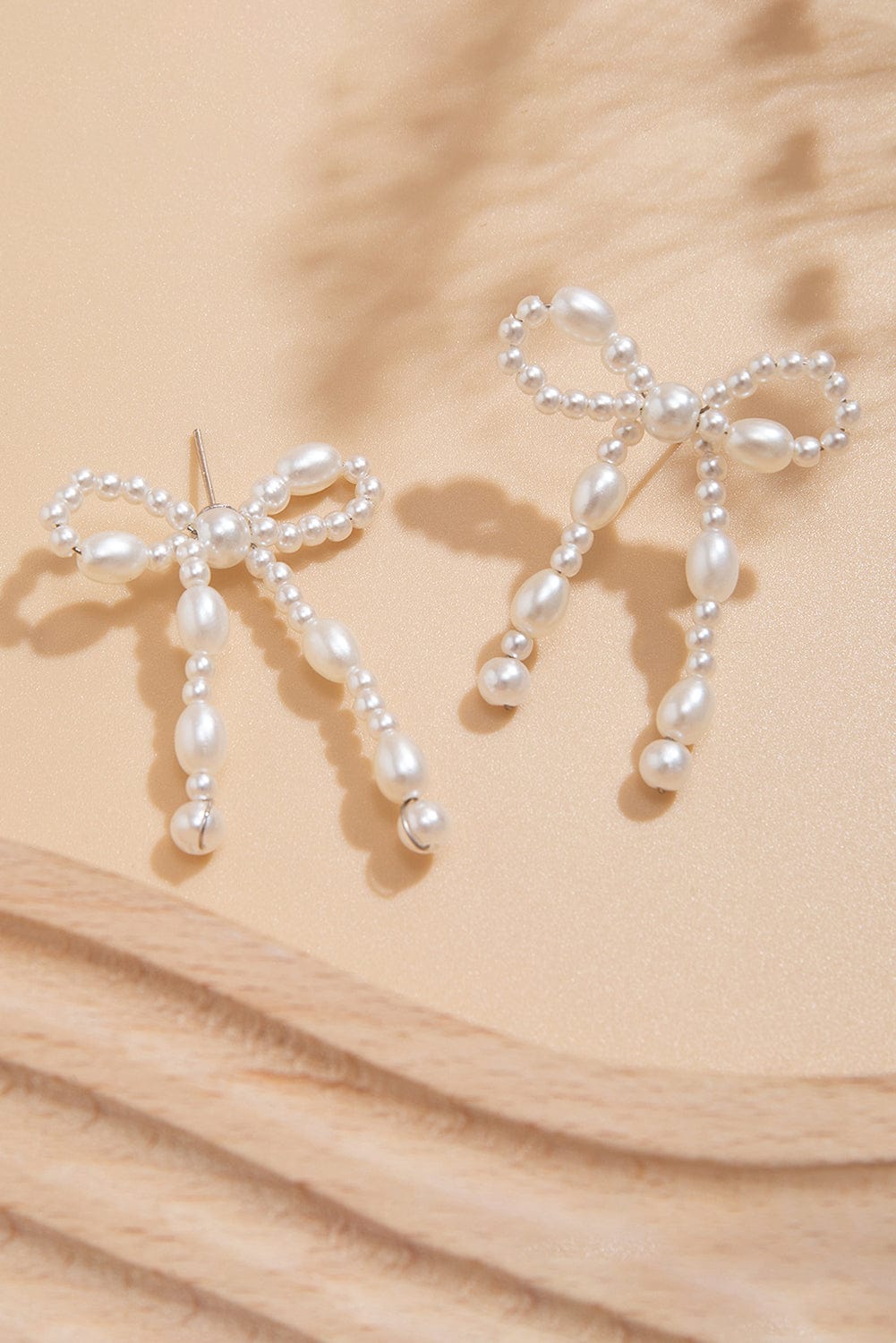 Elegant White Pearl Bowknot Stud Earrings
