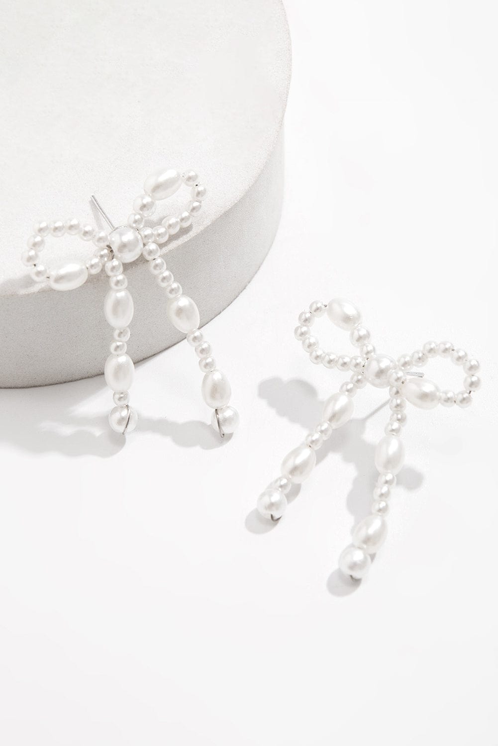 Elegant White Pearl Bowknot Stud Earrings
