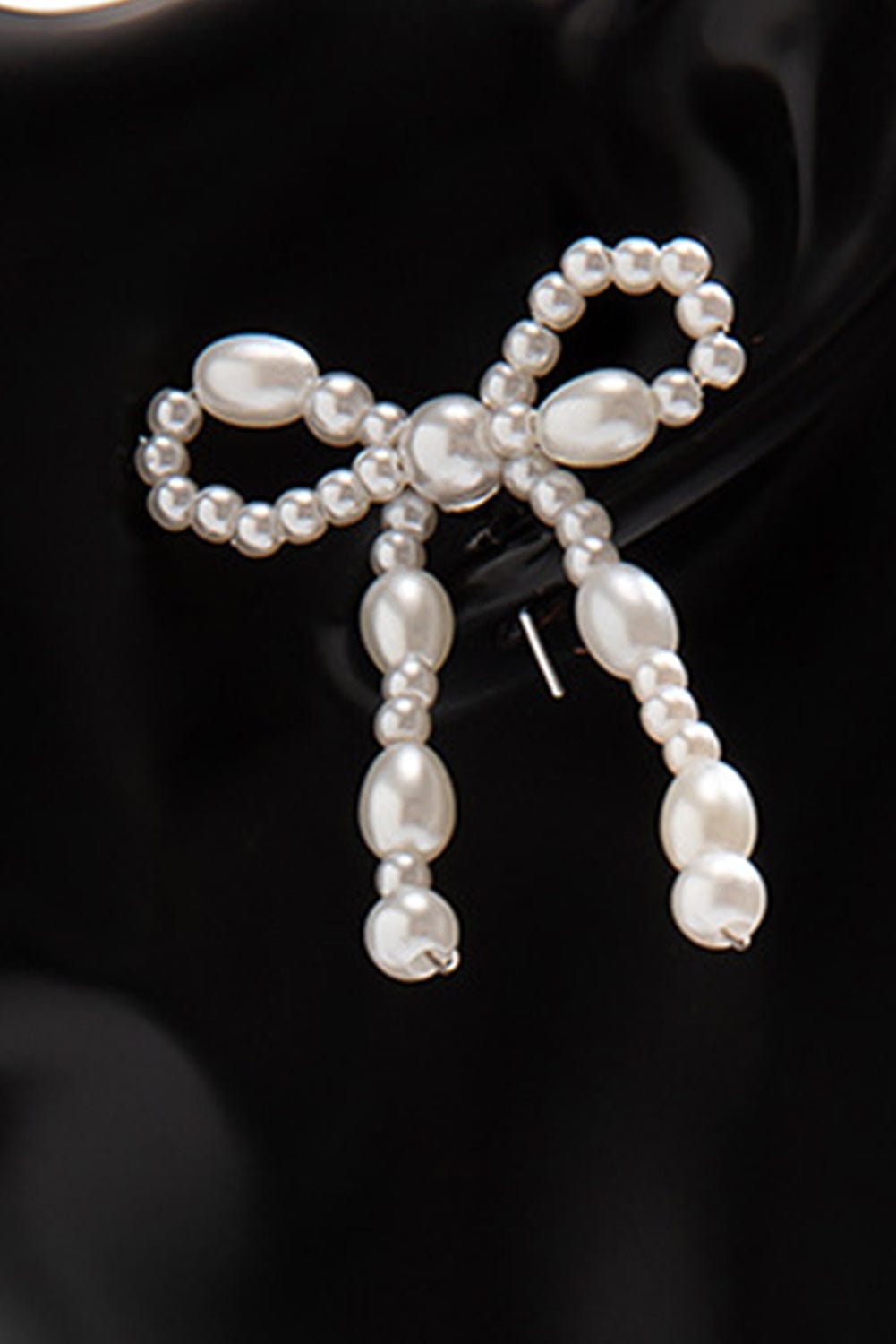 Elegant White Pearl Bowknot Stud Earrings