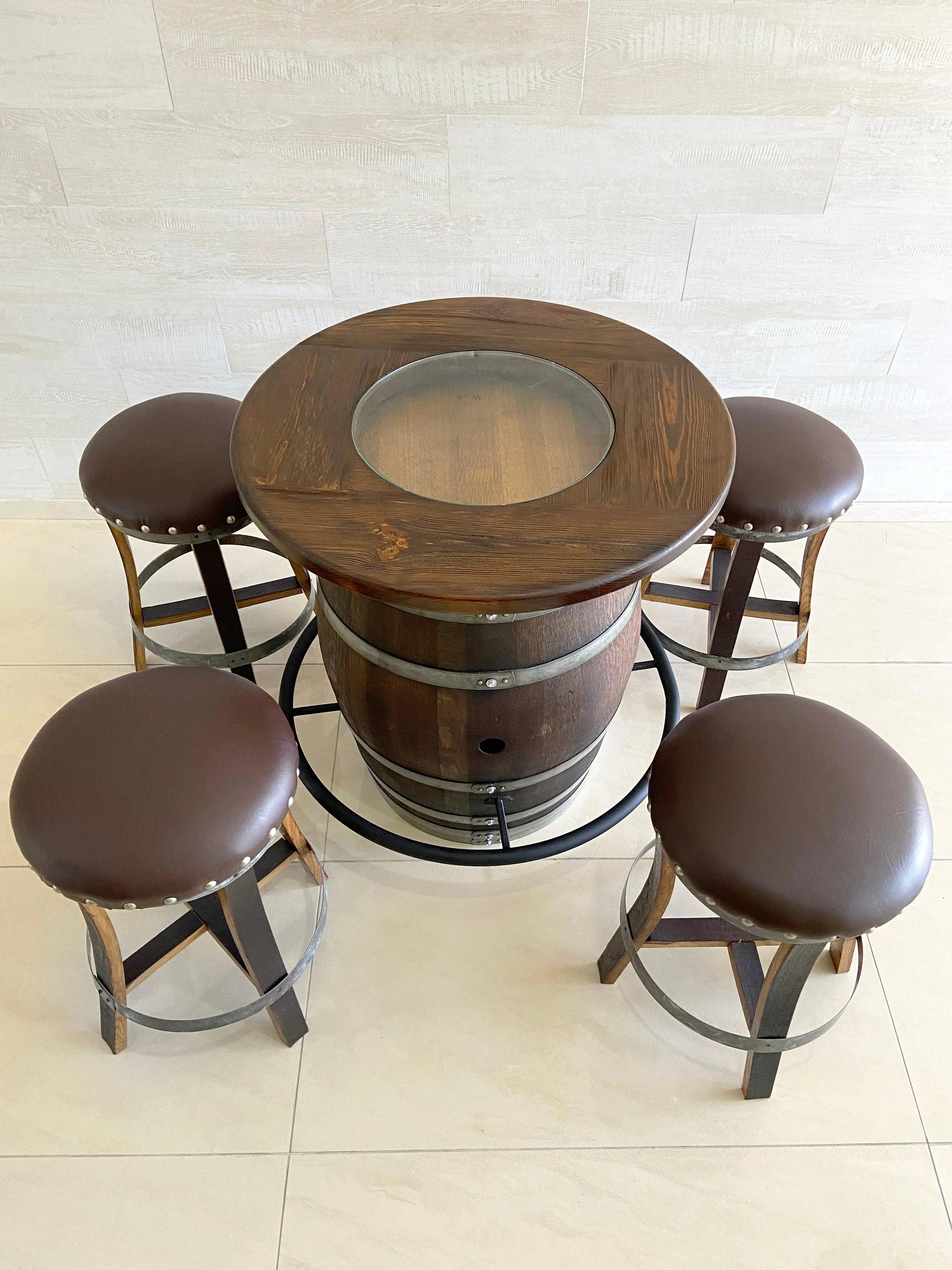Mesa de bar de roble para whisky, vino y bistró, con reposapiés y taburetes, ideal para el hogar, la cueva del hombre, el bistró de whisky y el bistró de vinos, con bar de barril y tapa de cristal.
