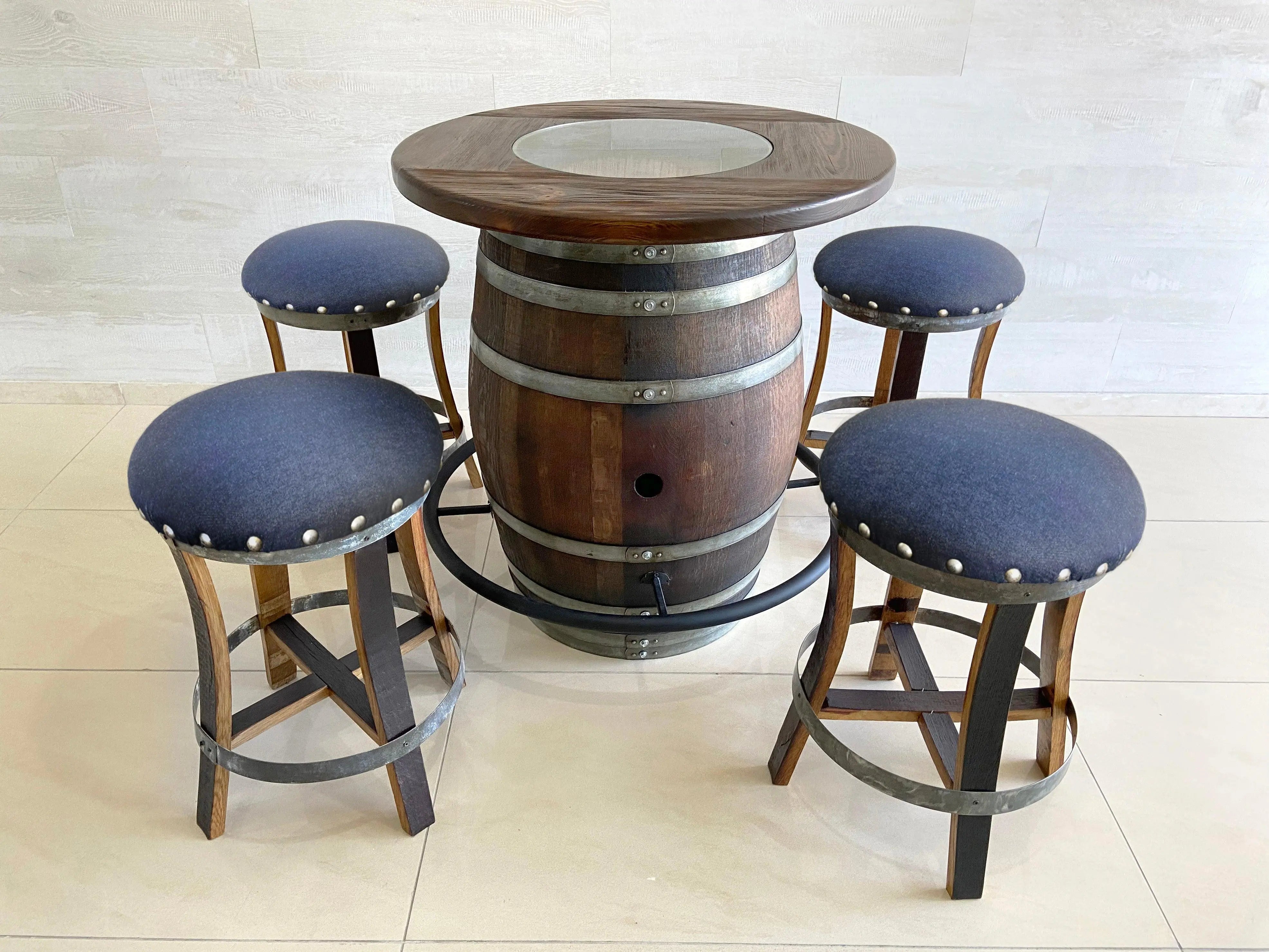 Mesa de bar de roble para whisky, vino y bistró, con reposapiés y taburetes, ideal para el hogar, la cueva del hombre, el bistró de whisky y el bistró de vinos, con bar de barril y tapa de cristal.