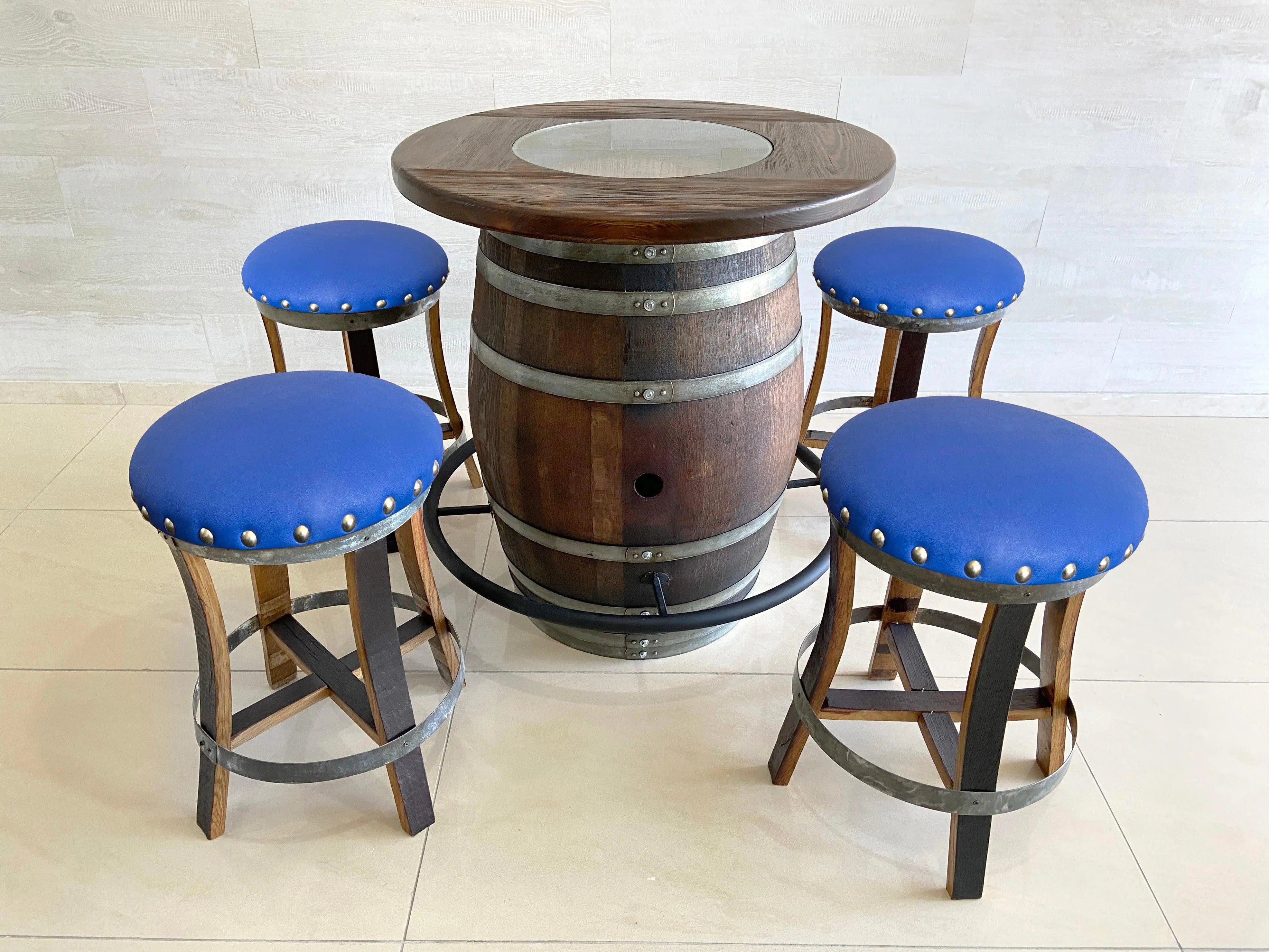 Mesa de bar de roble para whisky, vino y bistró, con reposapiés y taburetes, ideal para el hogar, la cueva del hombre, el bistró de whisky y el bistró de vinos, con bar de barril y tapa de cristal.