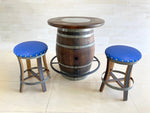 Mesa de bar de roble para whisky, vino y bistró, con reposapiés y taburetes, ideal para el hogar, la cueva del hombre, el bistró de whisky y el bistró de vinos, con bar de barril y tapa de cristal.