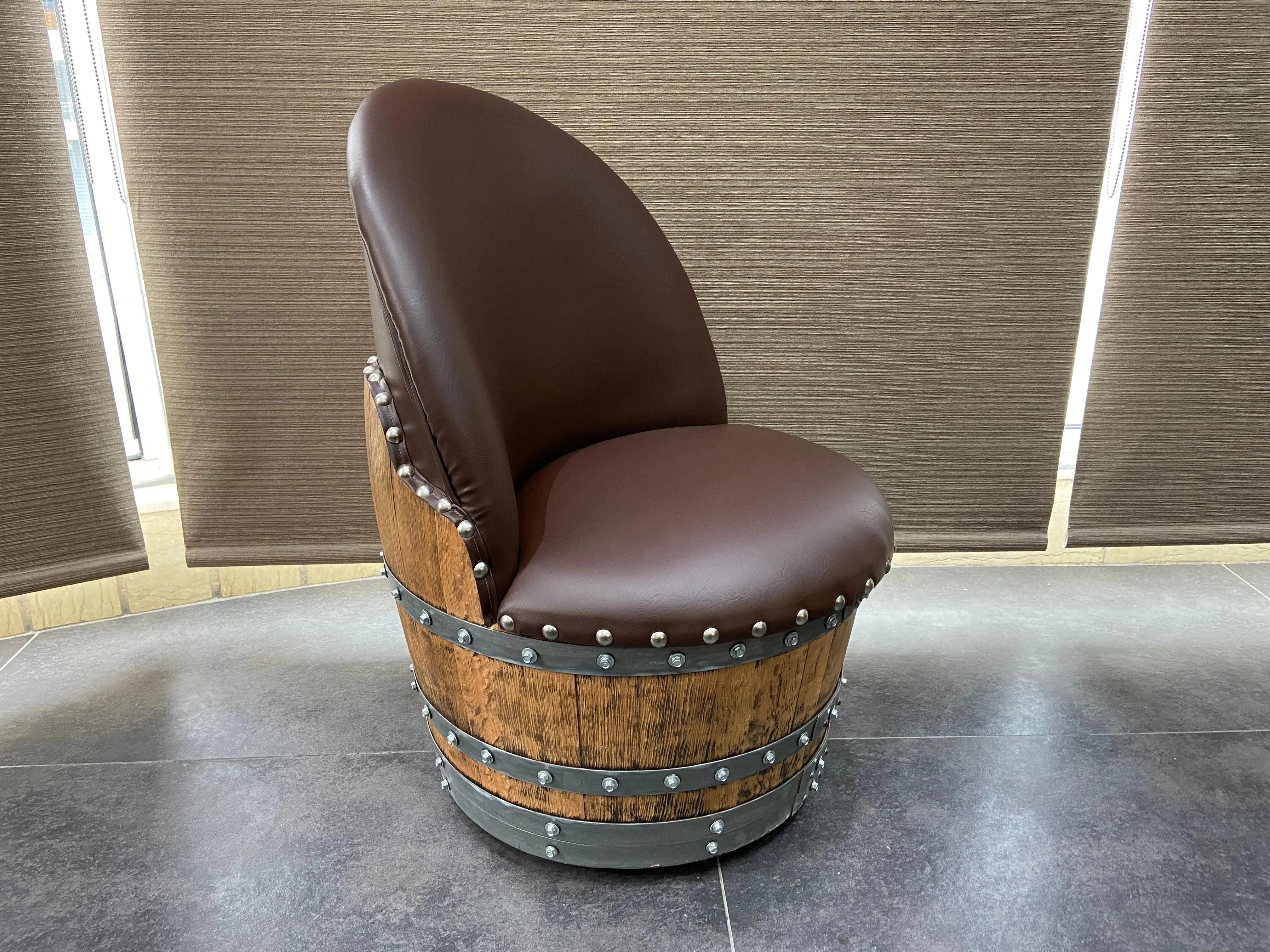 Silla de barril de roble marrón, hecha a mano, hecha de barril de vino y whisky, con almacenamiento oculto, tapizada de espuma viscoelástica y ruedas móviles.