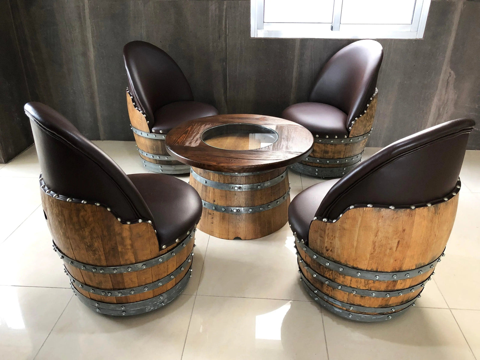 Silla de barril de roble marrón, hecha a mano, hecha de barril de vino y whisky, con almacenamiento oculto, tapizada de espuma viscoelástica y ruedas móviles.